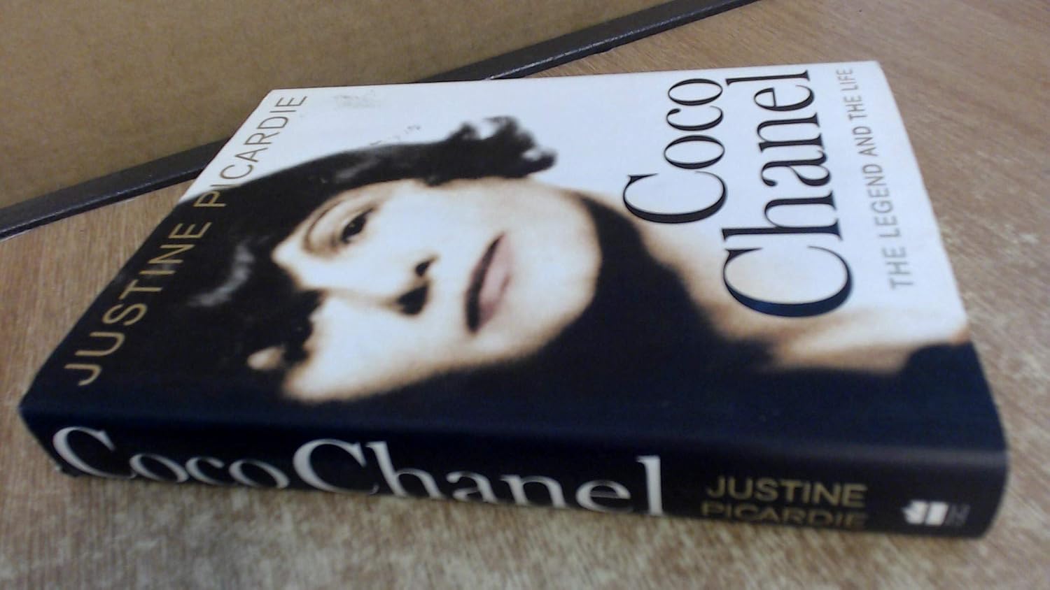Coco Chanel: The Legend and the Life: Amazon.co.uk: Picardie, Justine ...