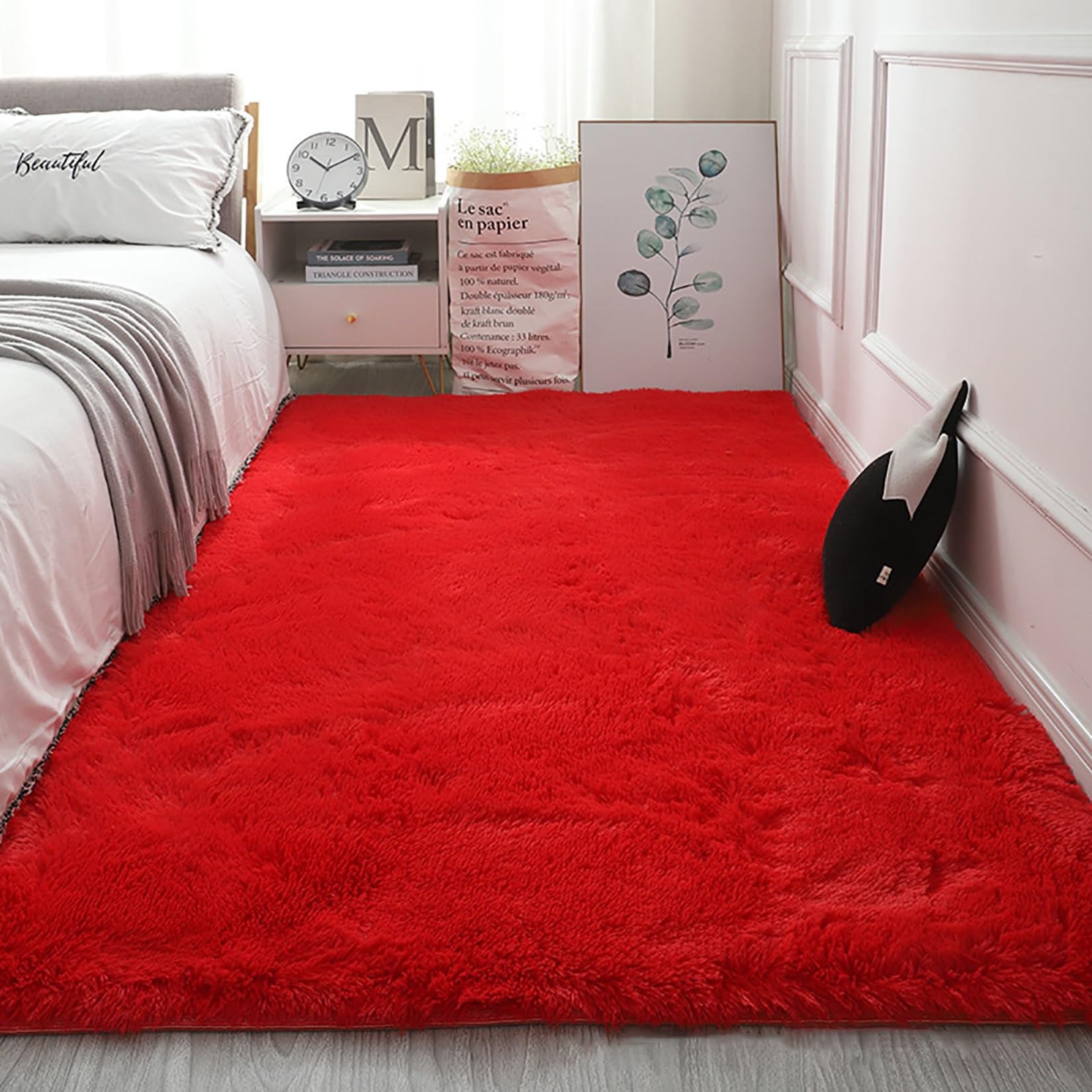 Tapis à poils longs rouge pour réchauffer l'ambiance du balcon