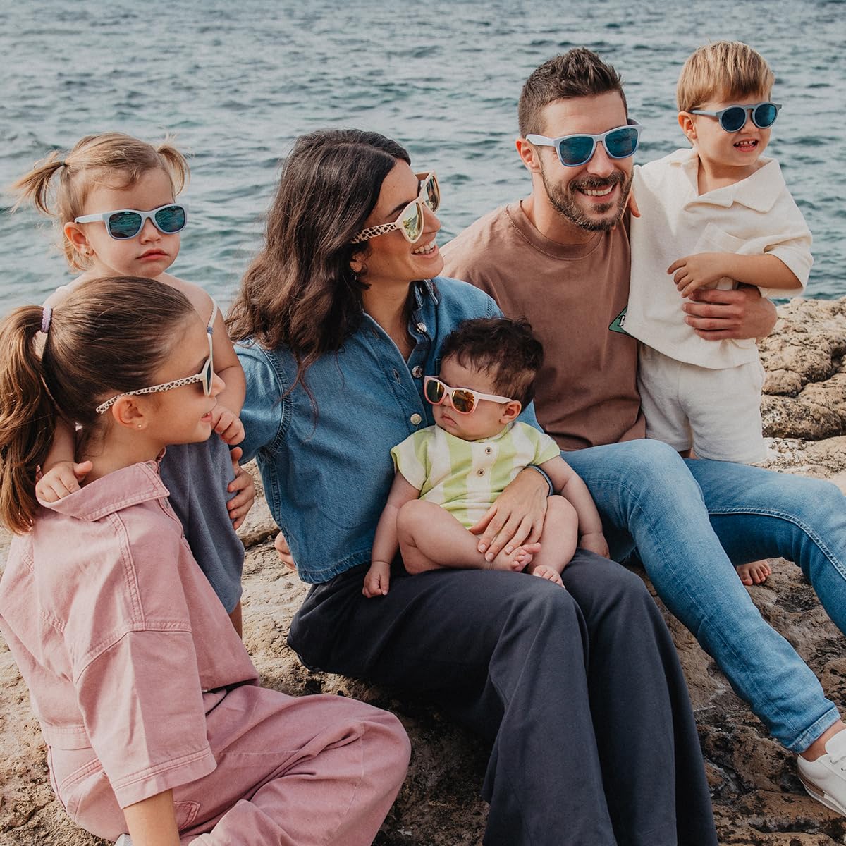 Suavinex, Lunettes de Soleil pour Bébés 0 à 12 Mois, Lunettes Polarisées avec filtre UV 400, 100% Protection UVA et UVB, CAT 3, avec Étui, Très Flexibles et Légères, Forme Carrée, Couleur Animal Print