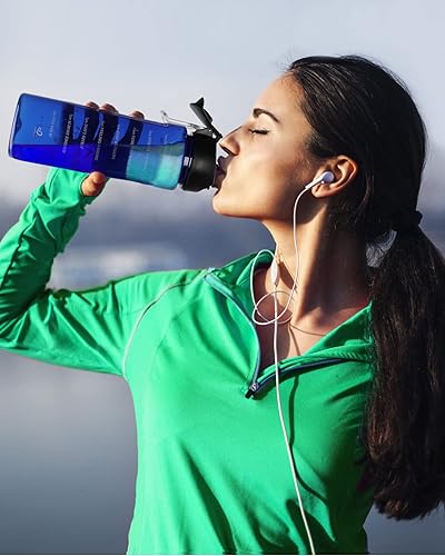 Miniatura 5 de WATERFLY Botella de agua motivacional de 24 onzas sin BPA, a prueba de fugas, ligera, de boca ancha, botella de agua Tritan Chug con marcador de