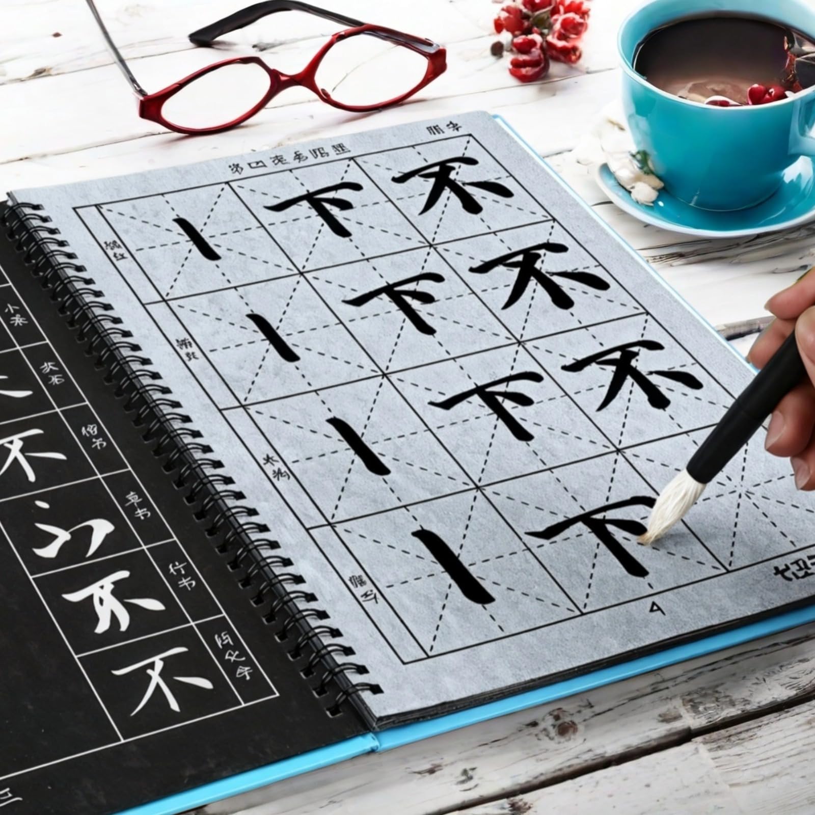 Chinesisches Kalligraphie-Lernset, wiederverwendbare Wasserblätter, enthält 4 Seiten, Pinsel und Schale für einfaches Schlagtraining