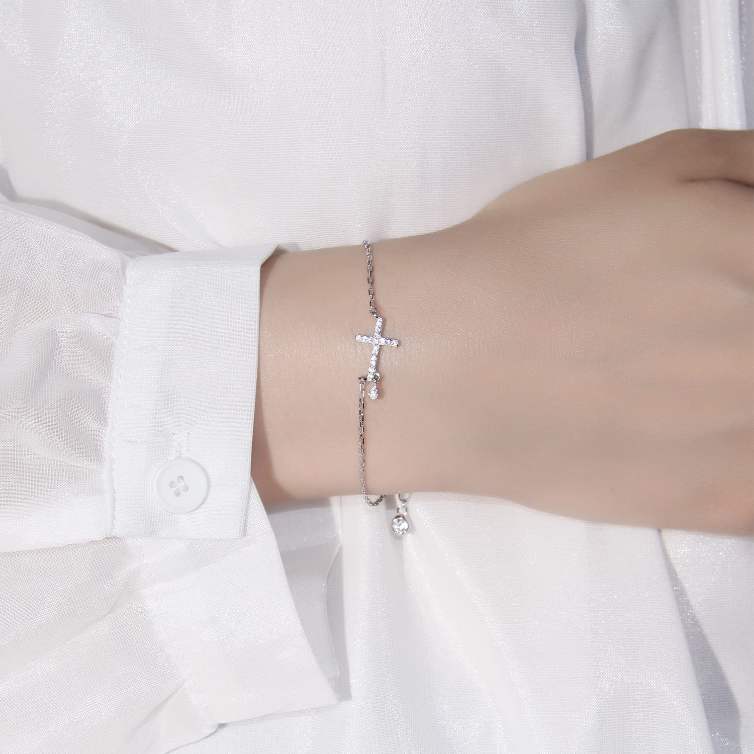 Bracciale con croce laterale per le donne Catena della Santa Croce Gioielli di fede cristiana Bracciale in argento Sterling con charm