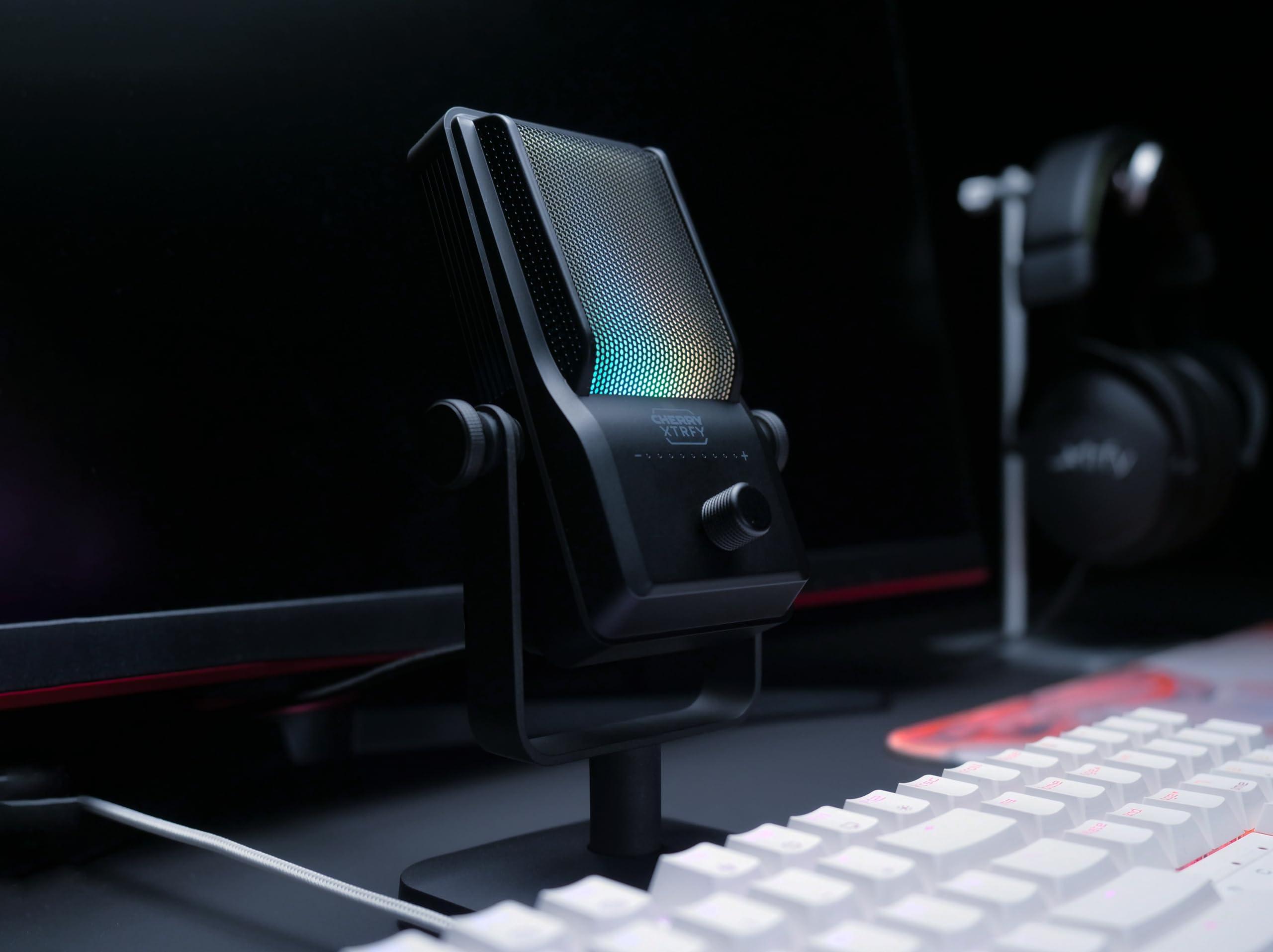 Ngale R Microfono USB di qualità superiore per la registrazione e lo streaming, Plug & play tramite porta USB, Disattivazione audio, RGB e guadagno, Filtro low-cut per il gioco, Nero