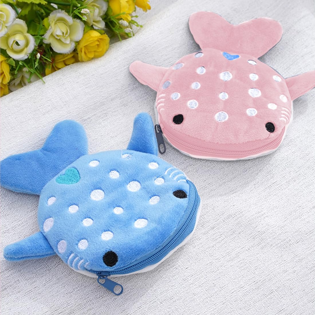 2 pcs Porte monnaie en forme de requin petit portefeuille en peluche porte monnaie avec porte clés en chaîne mini sac à écouteurs pochette exquise
