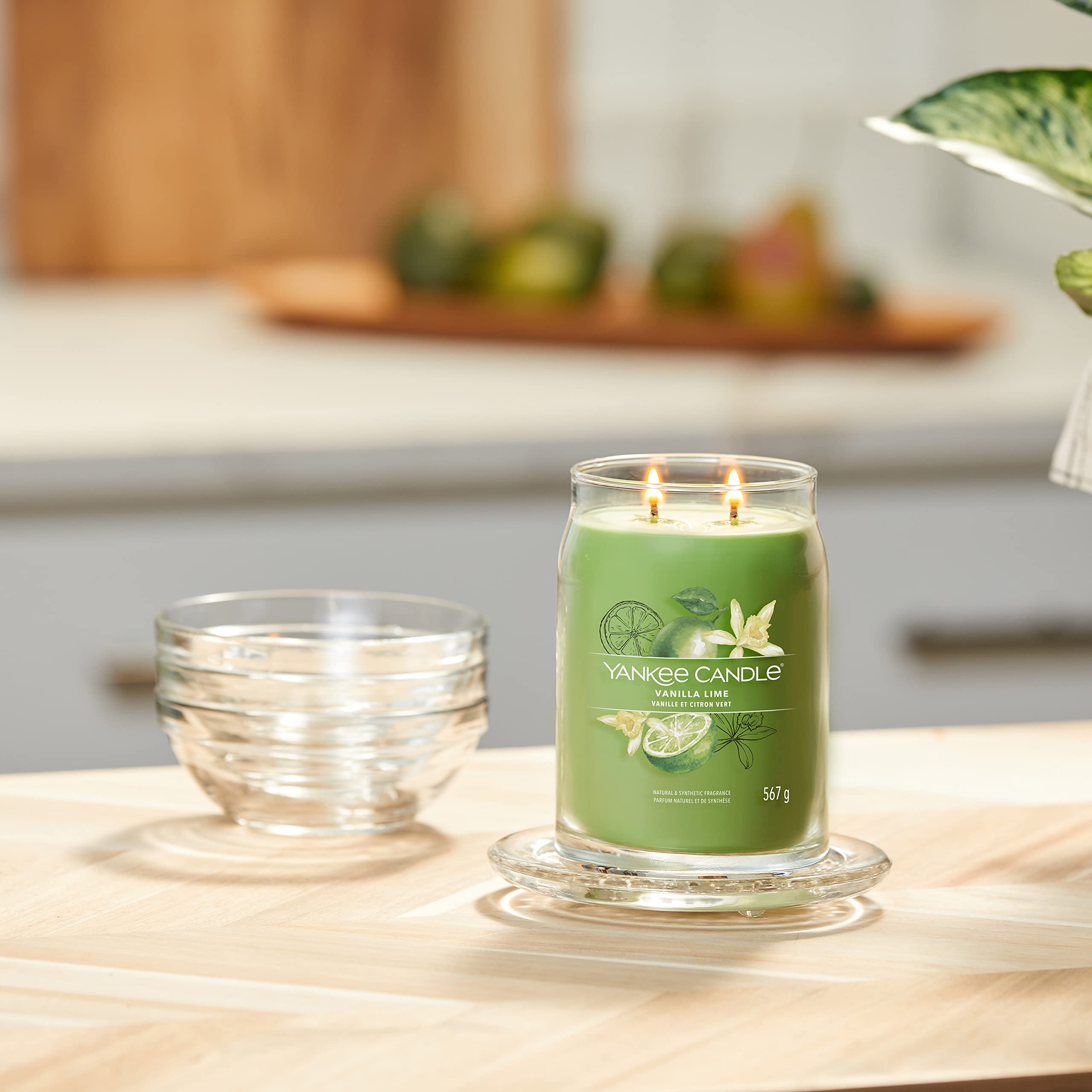 Yankee Candle Signature Candela Profumata, Vaniglia E Lime in Giara Grande, Candele di Miscela di Cera di Soia Lunga Durata, Regalo per le Donne