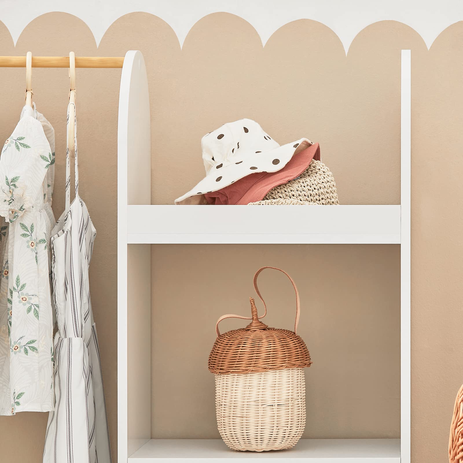 SoBuy Armoire Enfant Penderie Enfant avec Portant Vêtements Garde-Robe avec 3 Étagères Panier en Tissu et 3 Crochets Petite Armoire Etagere Blanc 97x35x108 cm KMB40-W