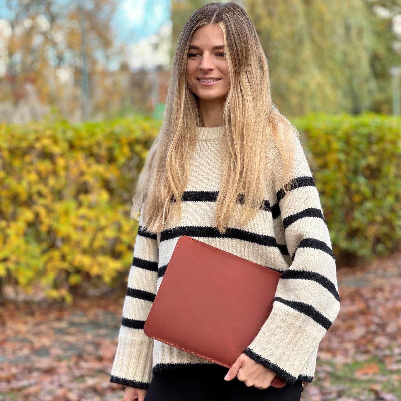 Genuine Vintage Leather Sleeve case for 13-inch MacBook Air/Pro 2018-2026 M1 M2 M3 M4 / 13 MacBook Pro M1 M2 M3 M4 Max (2018-2026) (Vertical, Cognaq) - Image 8