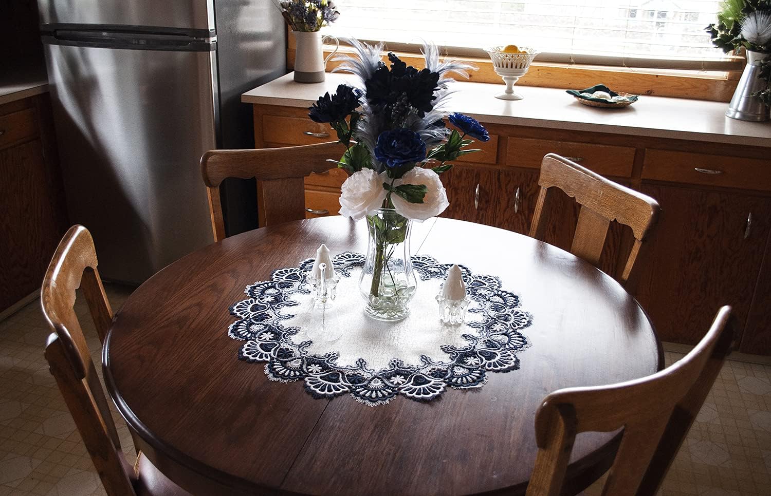 LINENS Art and Things Lace Doily Navy Blue Peacock Tail on White Jacquard Table Topper Table Centerpiece Placemat (23 inch Round)