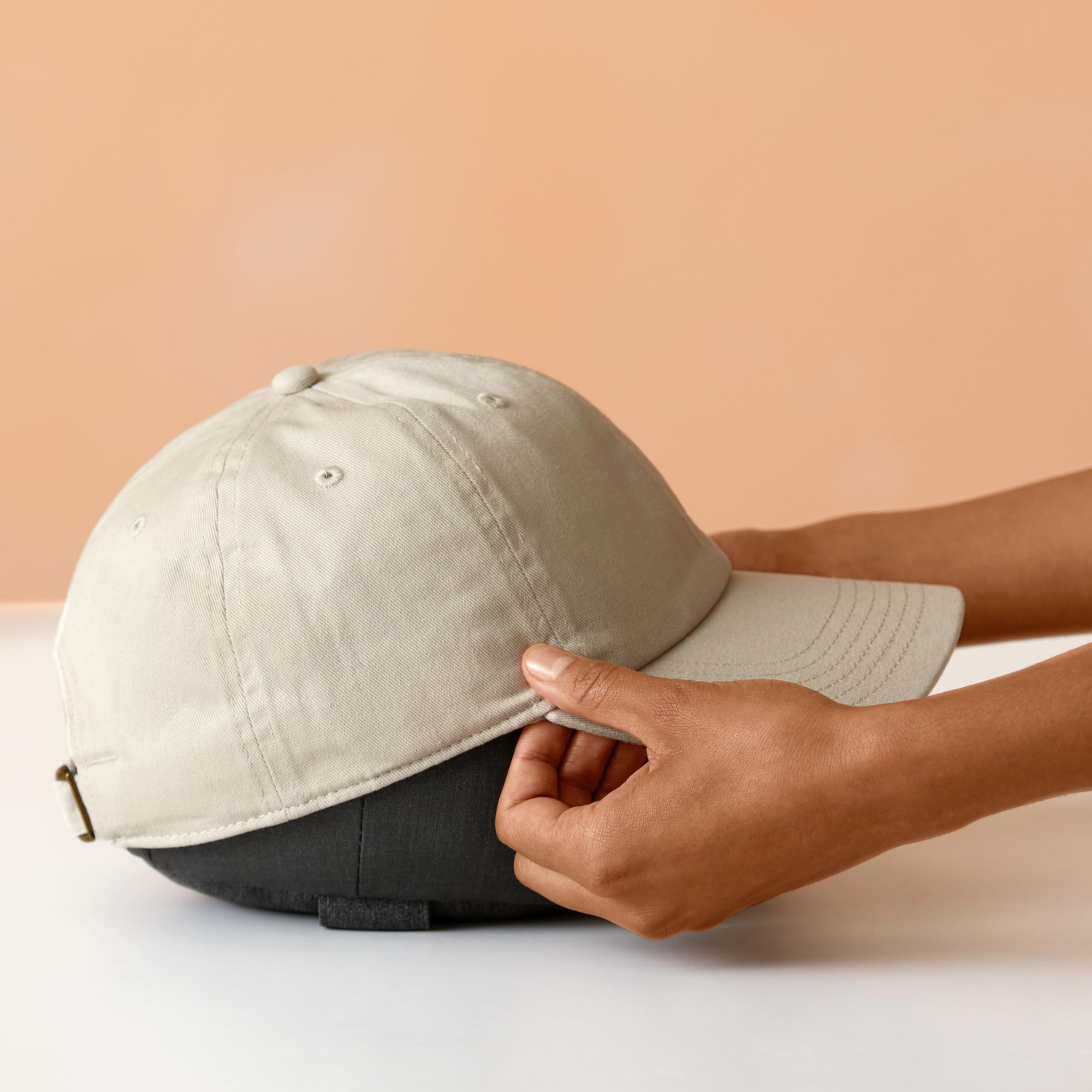 Cricut Hat Press Piastra termica curva da 12,7 x 7,6 cm Termopressa per cappelli Compatibile con termovinile (HTV), Infusible Ink e sublimazione Raggiunge una temperatura massima di 205 °C