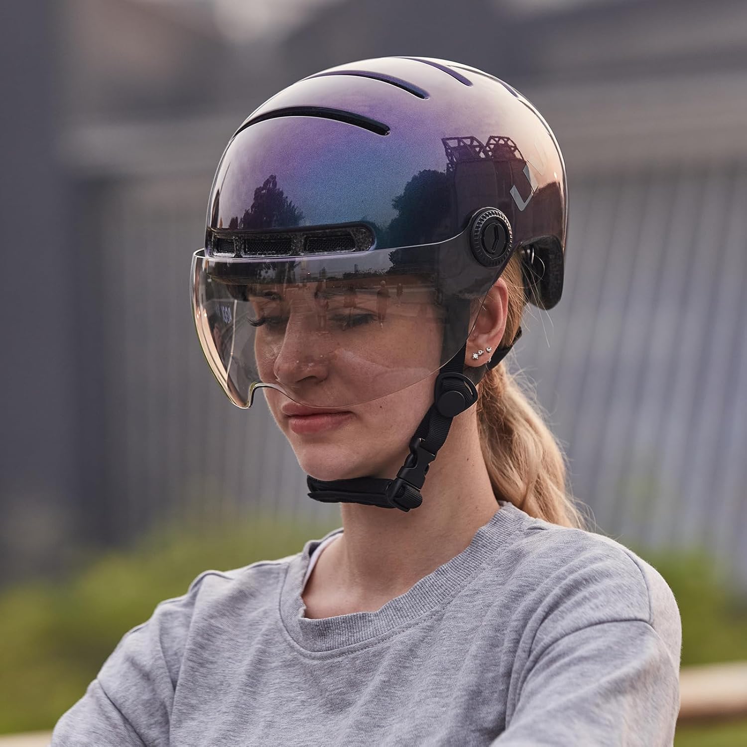 LIVALL L23 helmet with water droplets, illustrating its IPX5 waterproof feature