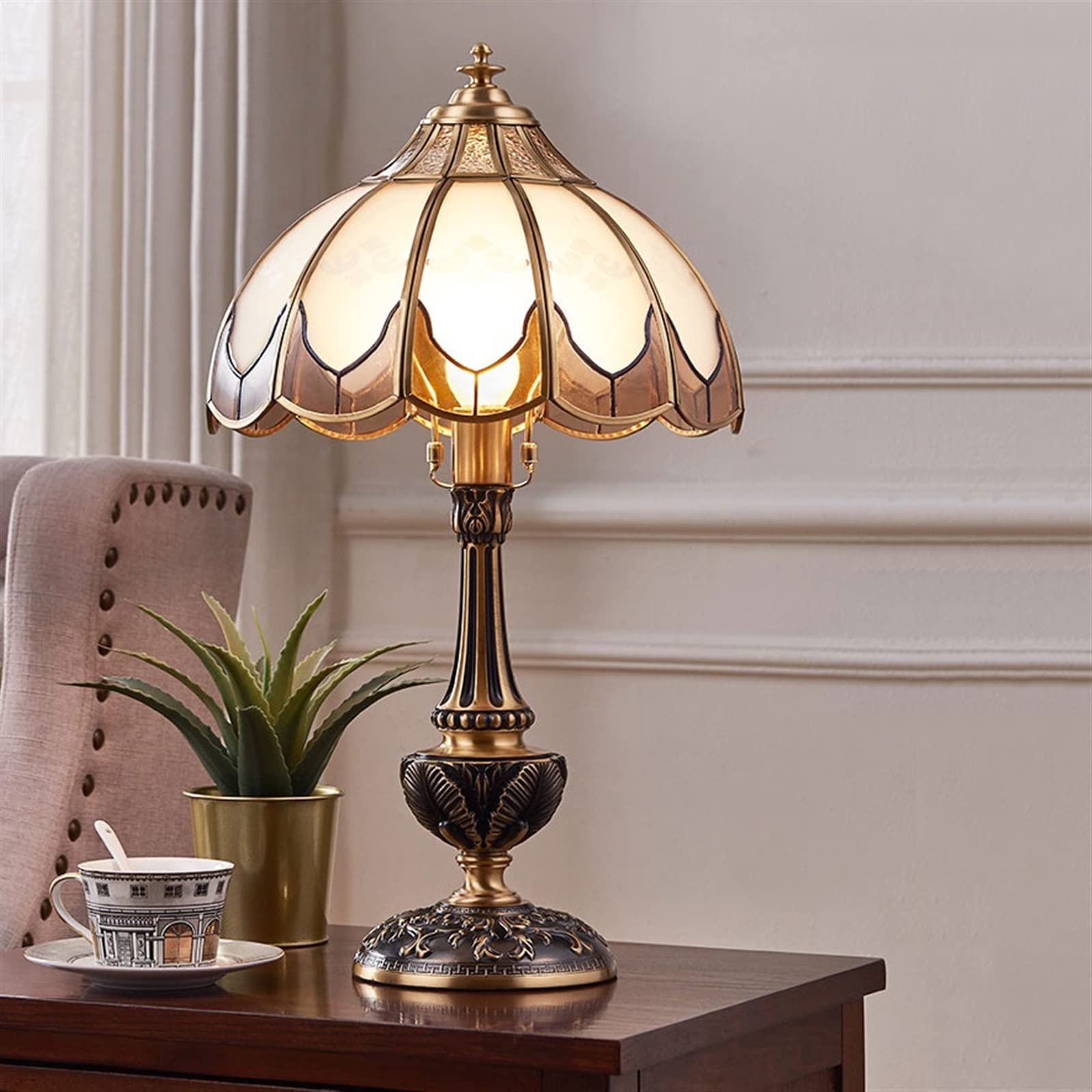 Affascinante Lampada da tavolo in rame di lusso retrò in stile europeo comodino for camera letto squisita decorativa for studio e ufficio Paralume in vetro Arredamento per la casa