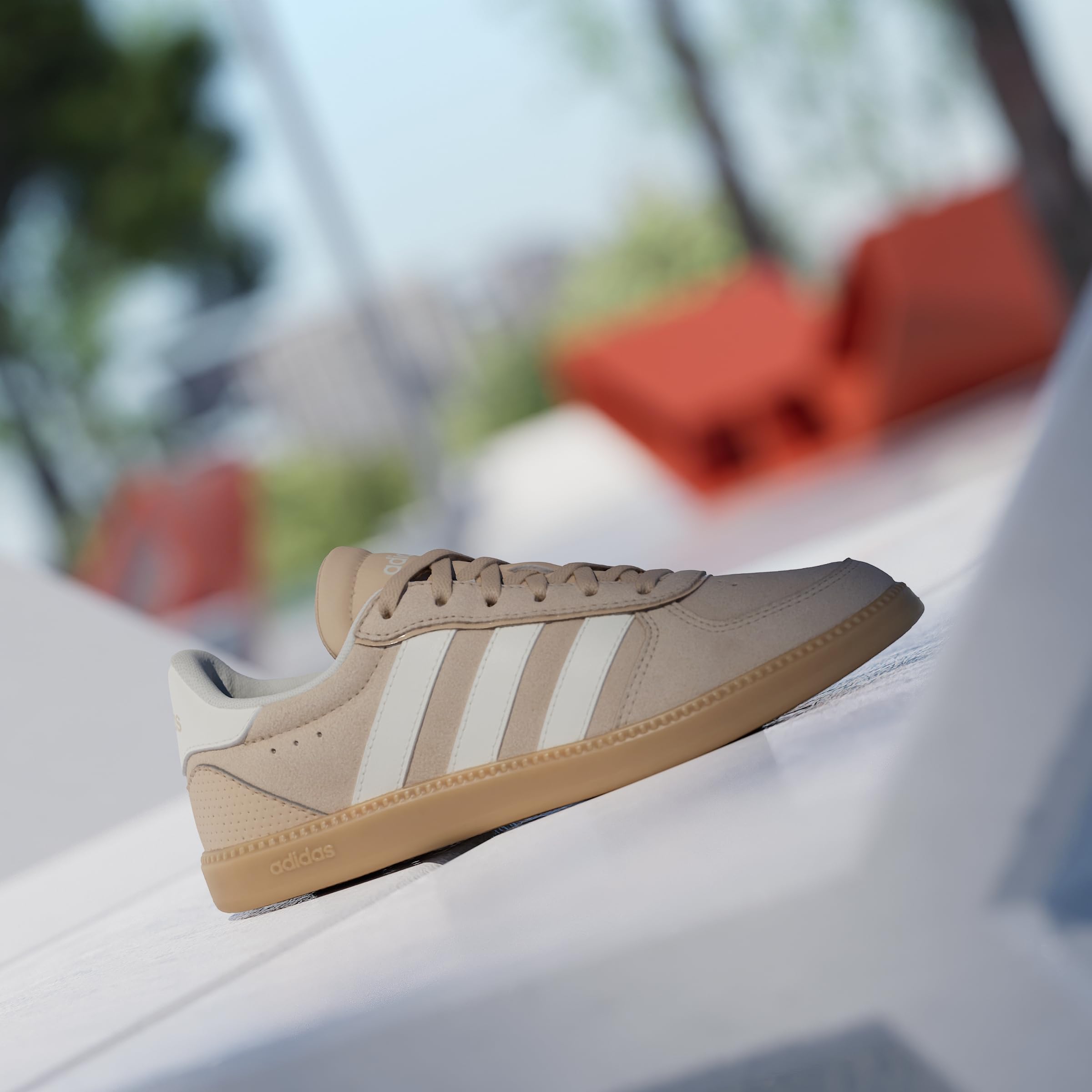 adidas Uniseks - dzieci BREAKNET SLEEK SHOES JUNIOR, magic beige/off white/GUM 3, 39 1/3 EU