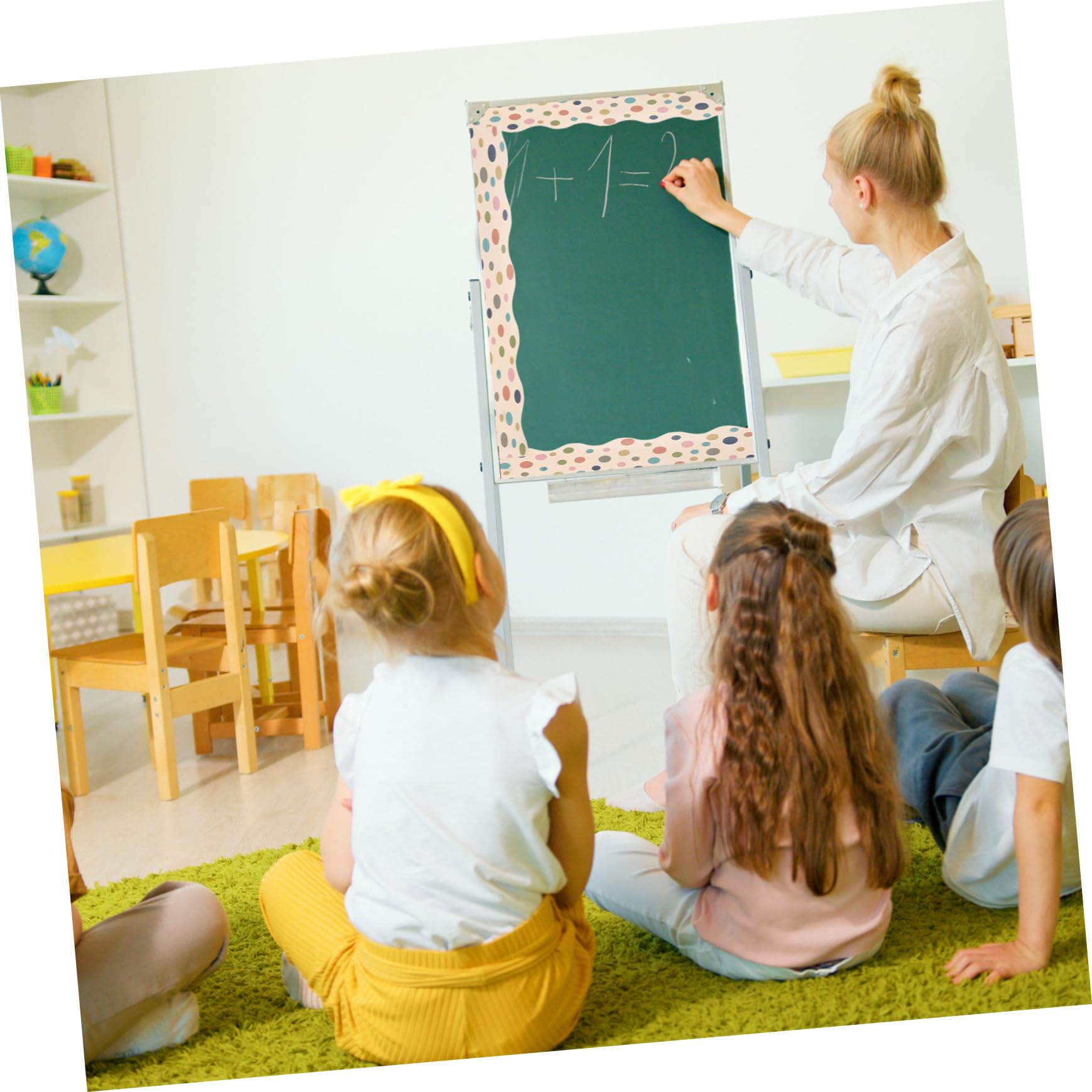 5 Rollen Selbstklebende Borders Klassenzimmer Bordüre aus Papier Vielseitig und Wasserfest für Pinnwände und Schwarze Tafeln Praktische Dekoration im Schulzimmer