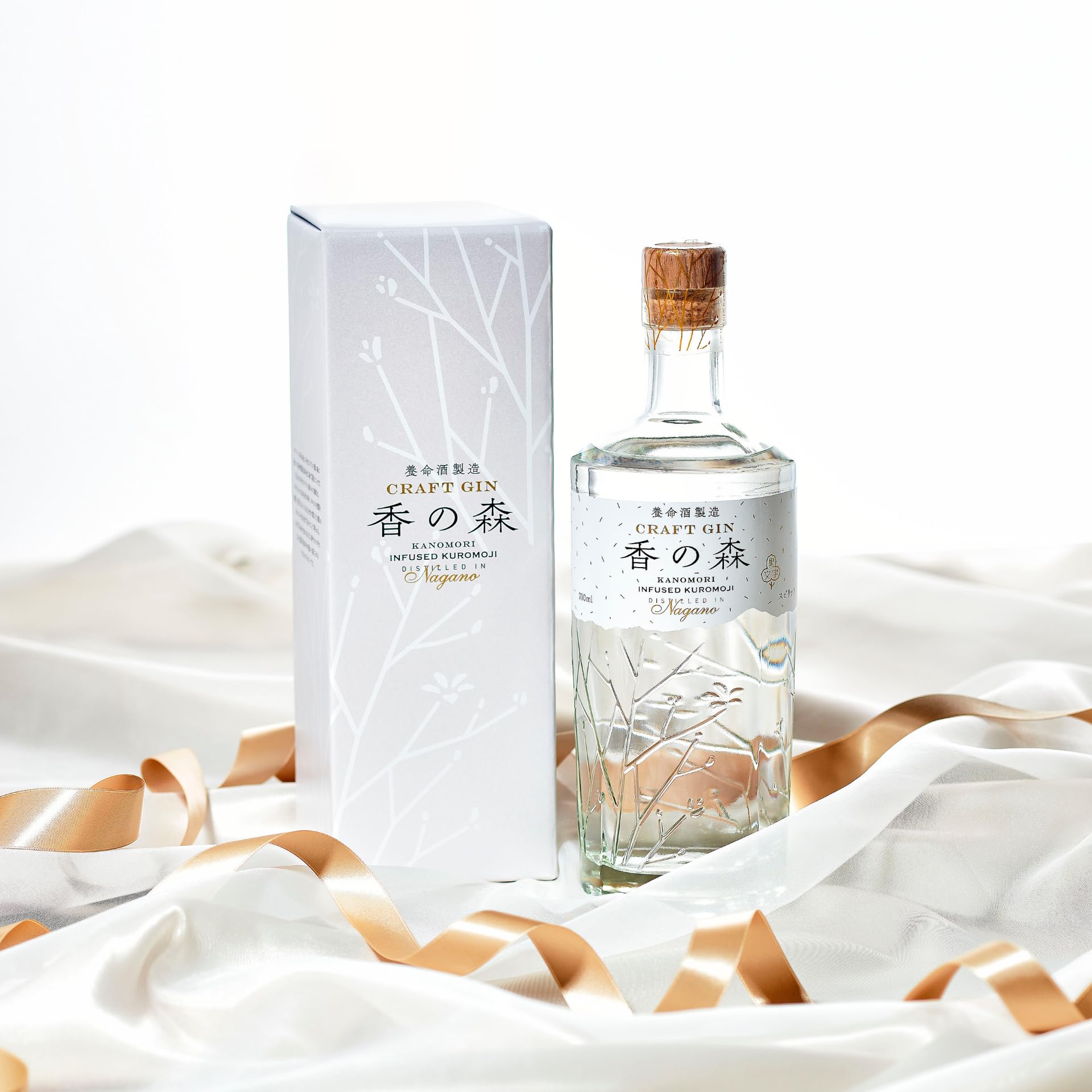 Amazon.co.jp: 養命酒製造 クラフトジン 香の森 700ml / 「クロモジ