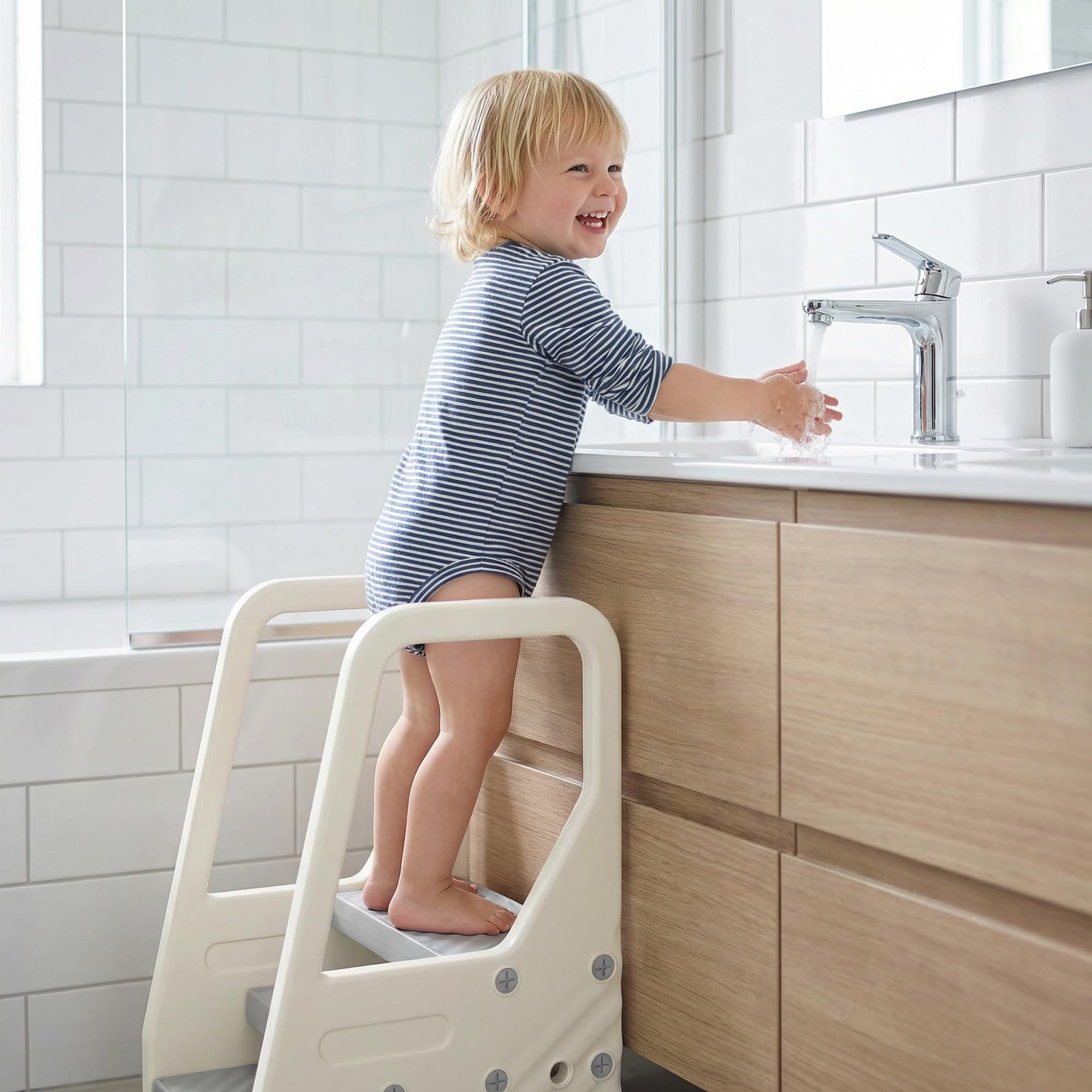 AIYAPLAY Marchepied Enfant, escabeau 3 marches pour Enfants, hauteurs réglables, de 3 à 2 marches, avec poignées, Patins antidérapante, pour Salle de Bain, Cuisine, Toilettes, Gris