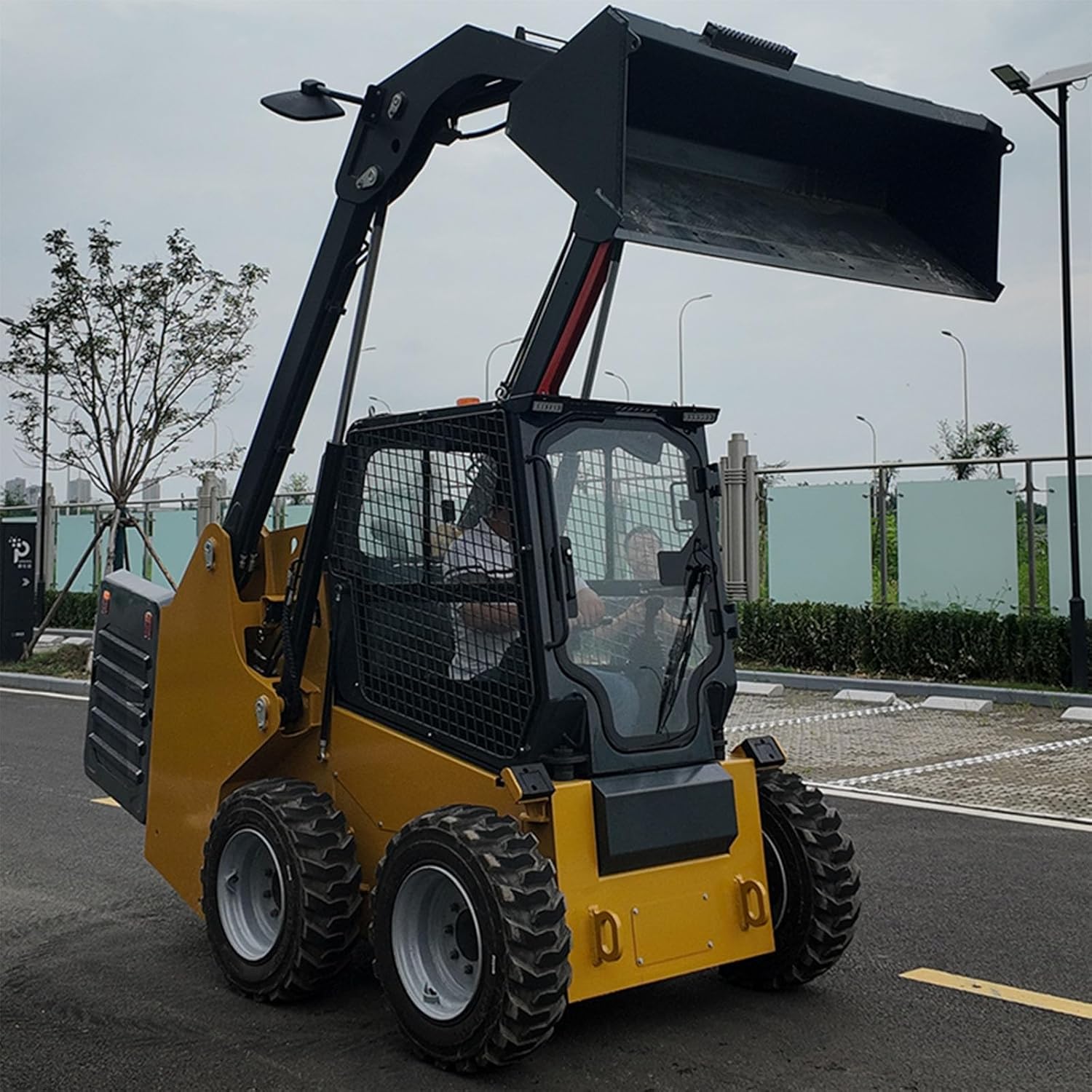 Skid Steer Loader with Long-Lasting LED Lights for Diverse Applications, Skid Steer Loader with Easy Central Control and Hydraulic System for Construction, Industrial, Farm,Tight Space