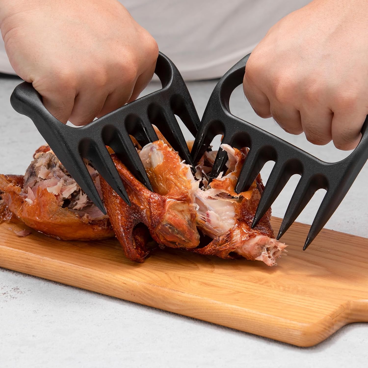 スモークされた肉の旨味がじわ〜っと広がる！ ブレイク必至の「プルドポーク」って知ってる？ | 食べログマガジン 細断用肉爪、肉を細断するためのクマの爪  - プルドポーク、チキンシュレッダーツール - 喫煙者、スロークッカー用のバーベキューグリル