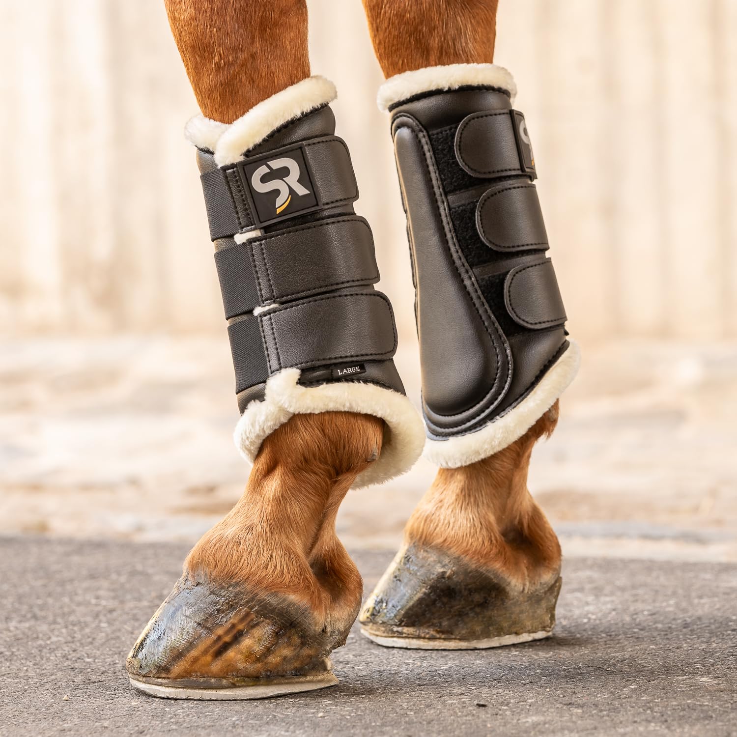 SUNRIDE Dressurgamaschen mit Fell (2er Set) - für Pferde - aus Echtleder - zum Schutz vor Verletzungen (L / 31 cm Höhe, schwarz)