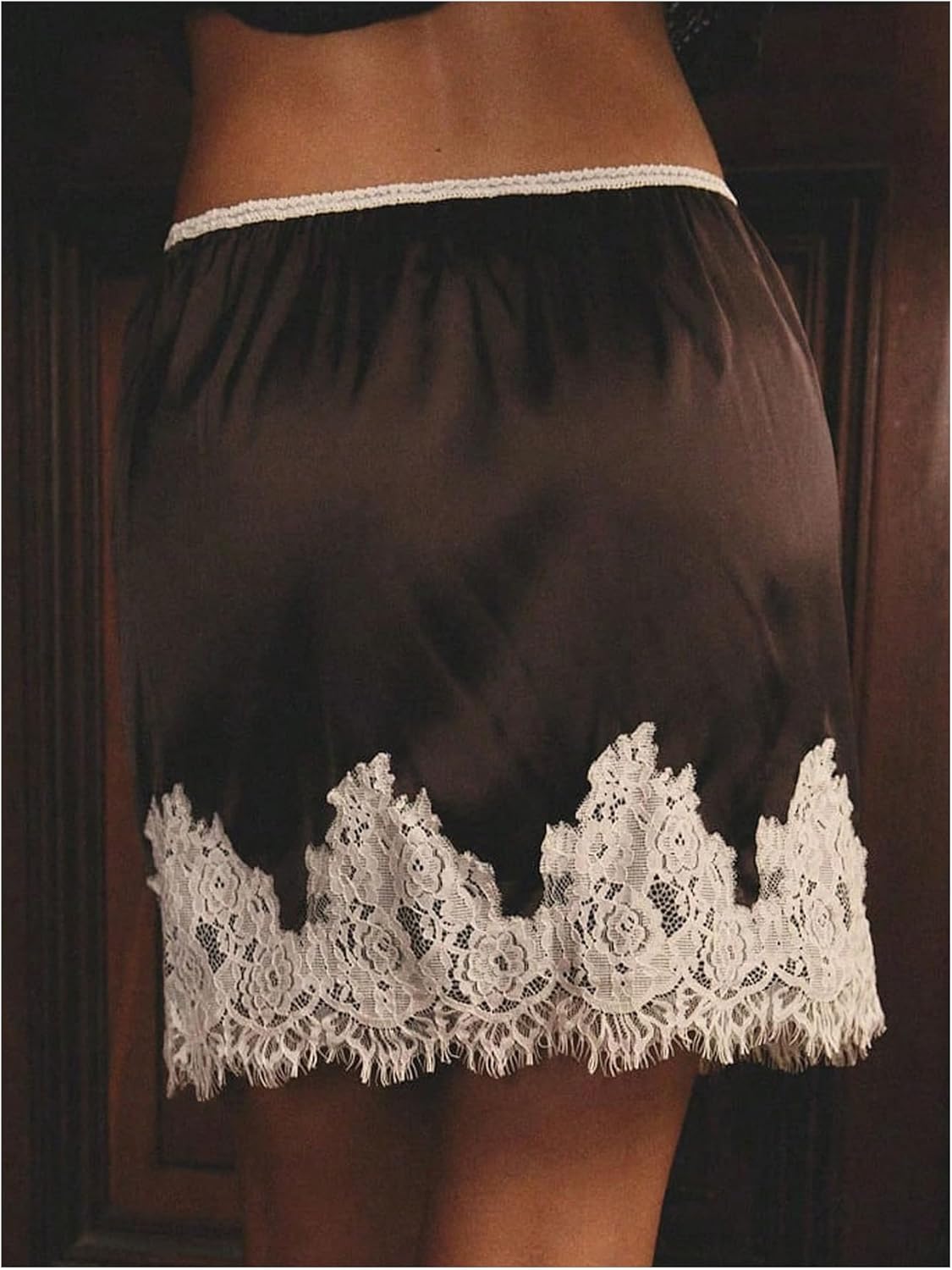 Verdusa Women's Lace Satin Skirt Colorblock Y2k Vintage Mini Skirts Brunch Outfits - Image 2