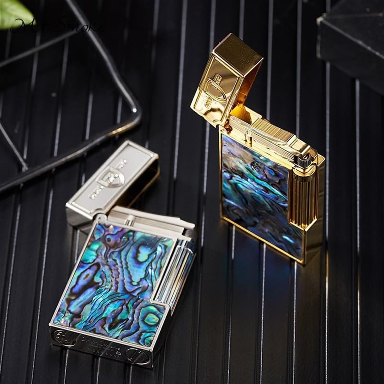 Encendedor abatible de cobre con incrustaciones de carcasa colorida, llama suave de butano recargable, rueda de molienda deslizante lateral, regalo único para hombres