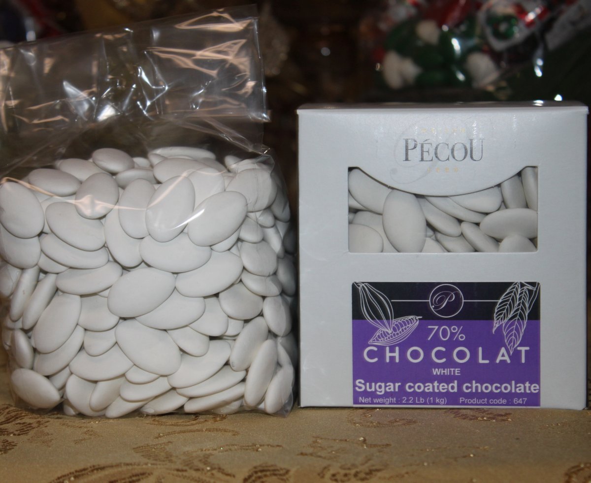 Dragees Pecou Chocolate Dragees White - Dark Chocolate Sugar Coated White Color One Box of 1 Kilo / 2.2 LBS
