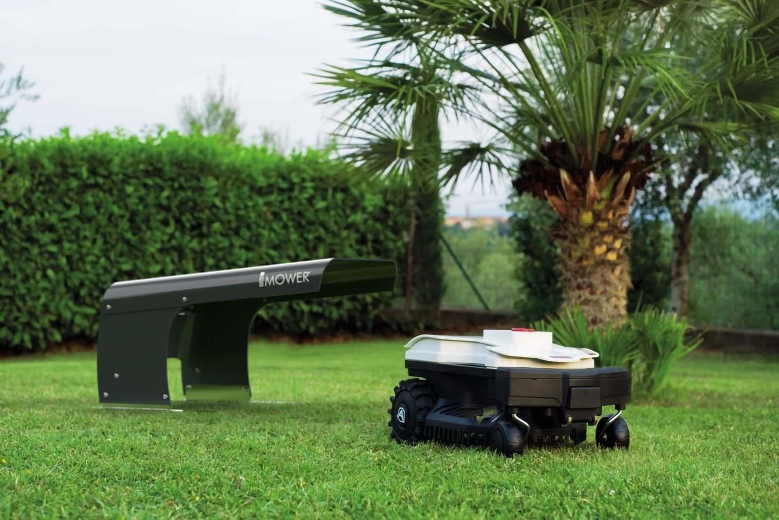 Garage Tagliaerba Vader Micro compatibile con Ambrogio Robot, Tettoia Stazione di Ricarica, Protezione in Lega di Alluminio, Tetto Apribile