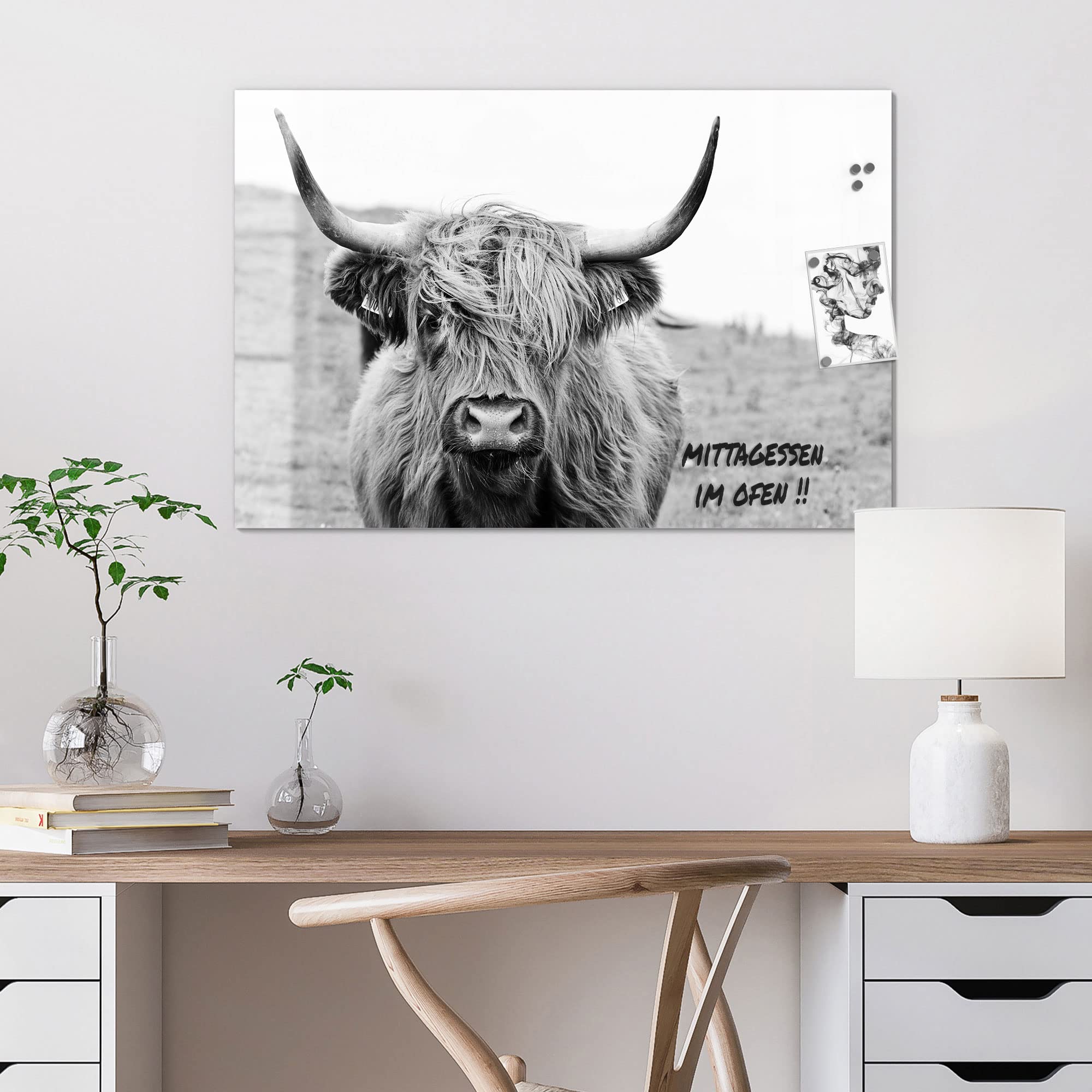 DEQORI Szklana tablica magnetyczna | wymiary 90 x 60 cm | motyw "Kudłata wołowina górska" | tablica do notatek ze szkła | tablica magnetyczna z magnesami, długopisem i chusteczką do kuchni i biura |