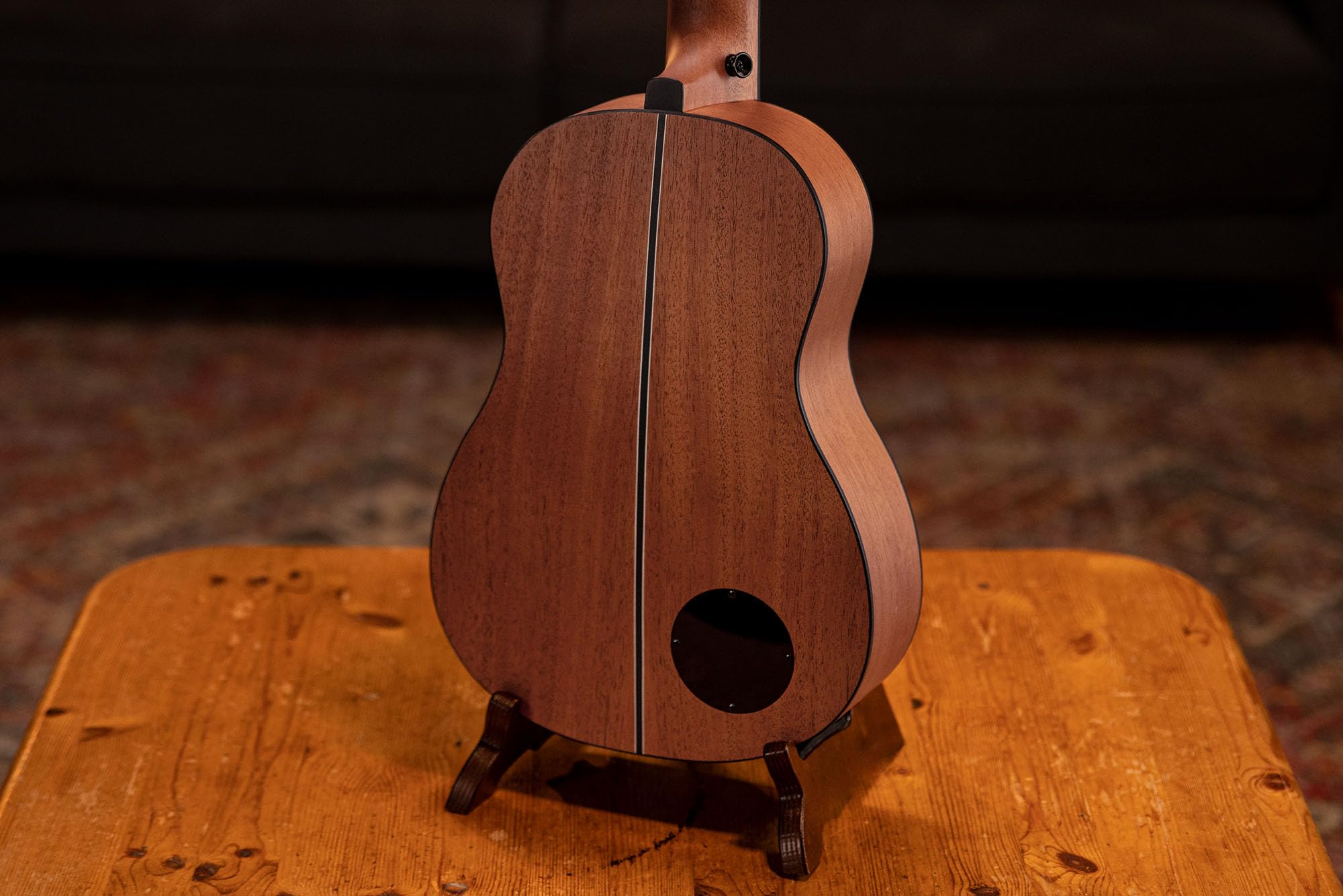 Ortega Guitars Travel Bass elettro-acustico - mancino - Serie Lizard - Ukulele Basso - include Gig Bag - Mogano (LIZZY-BS-GB-L)
