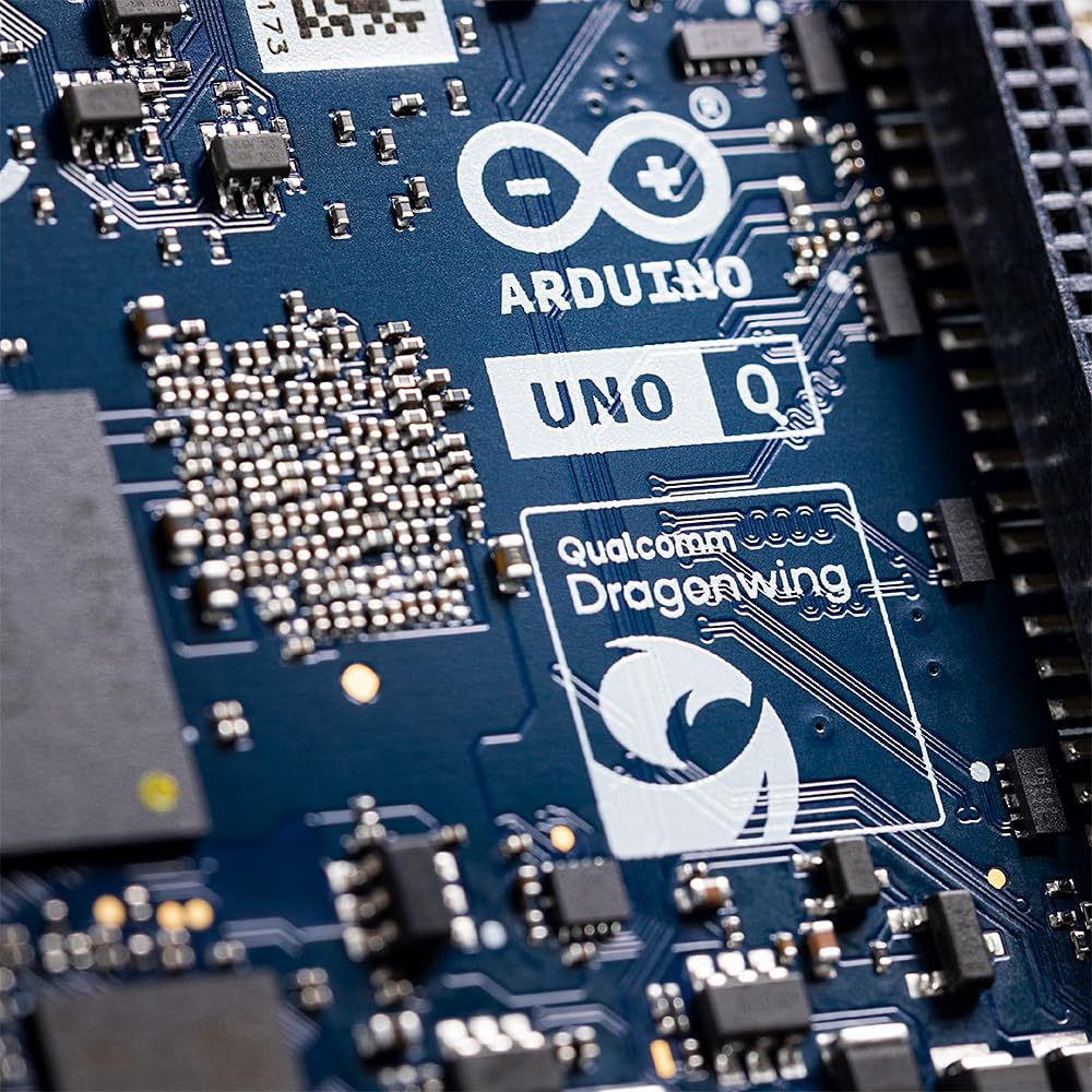 Arduino UNO Q 4GB Bundle – USB-C Hub & Power Supply | Kit SBC AI + Linux con Wi-Fi, Bluetooth & Uscita 4K