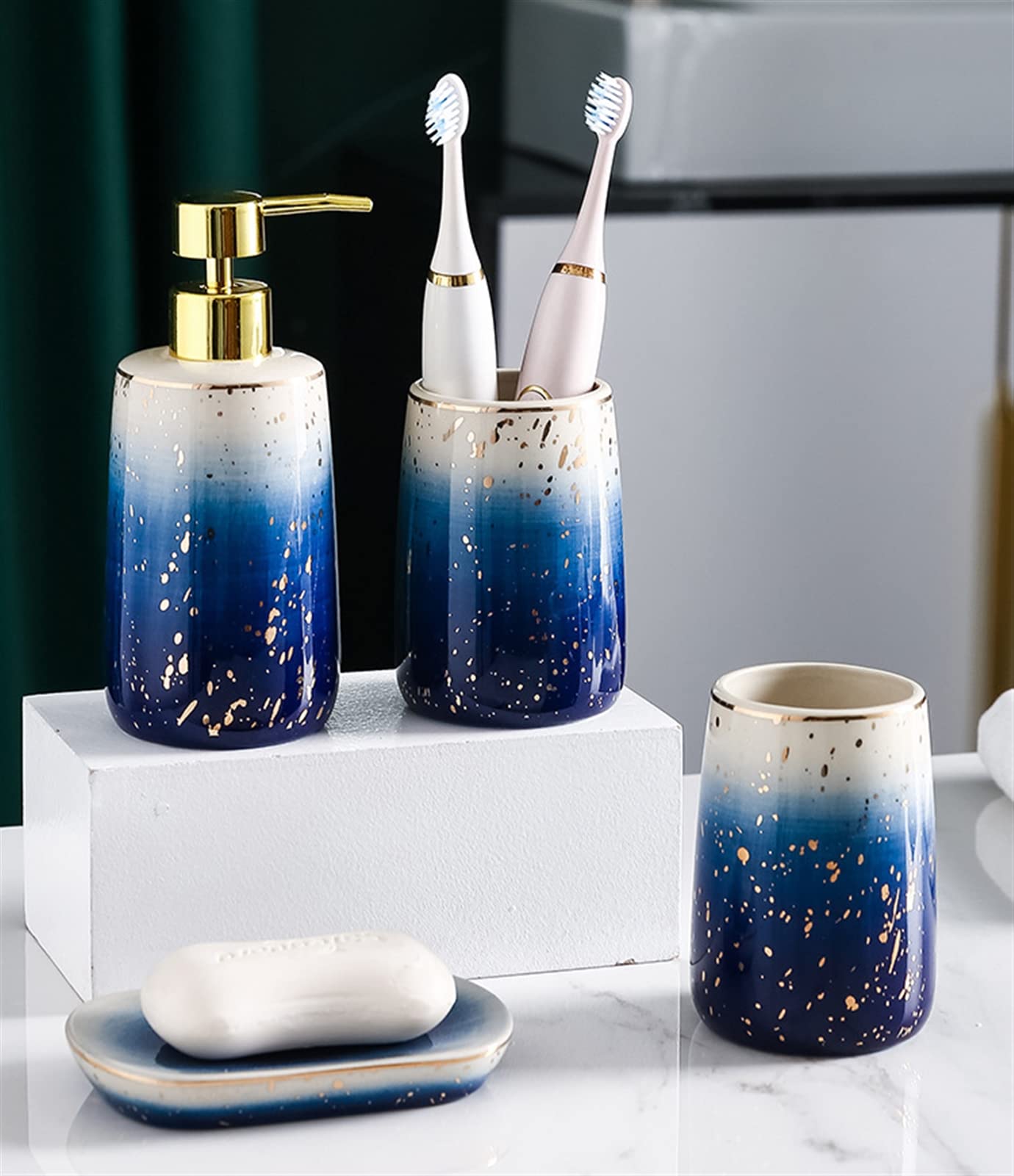 GIBZ Modernes Keramik 4-teiliges Badezimmer Zubehör Set Luxus Arbeitsplatten Zubehör Set Seifenschale, Zahnbürstenhalter, Seifenspender, Badezimmerbecher Blau