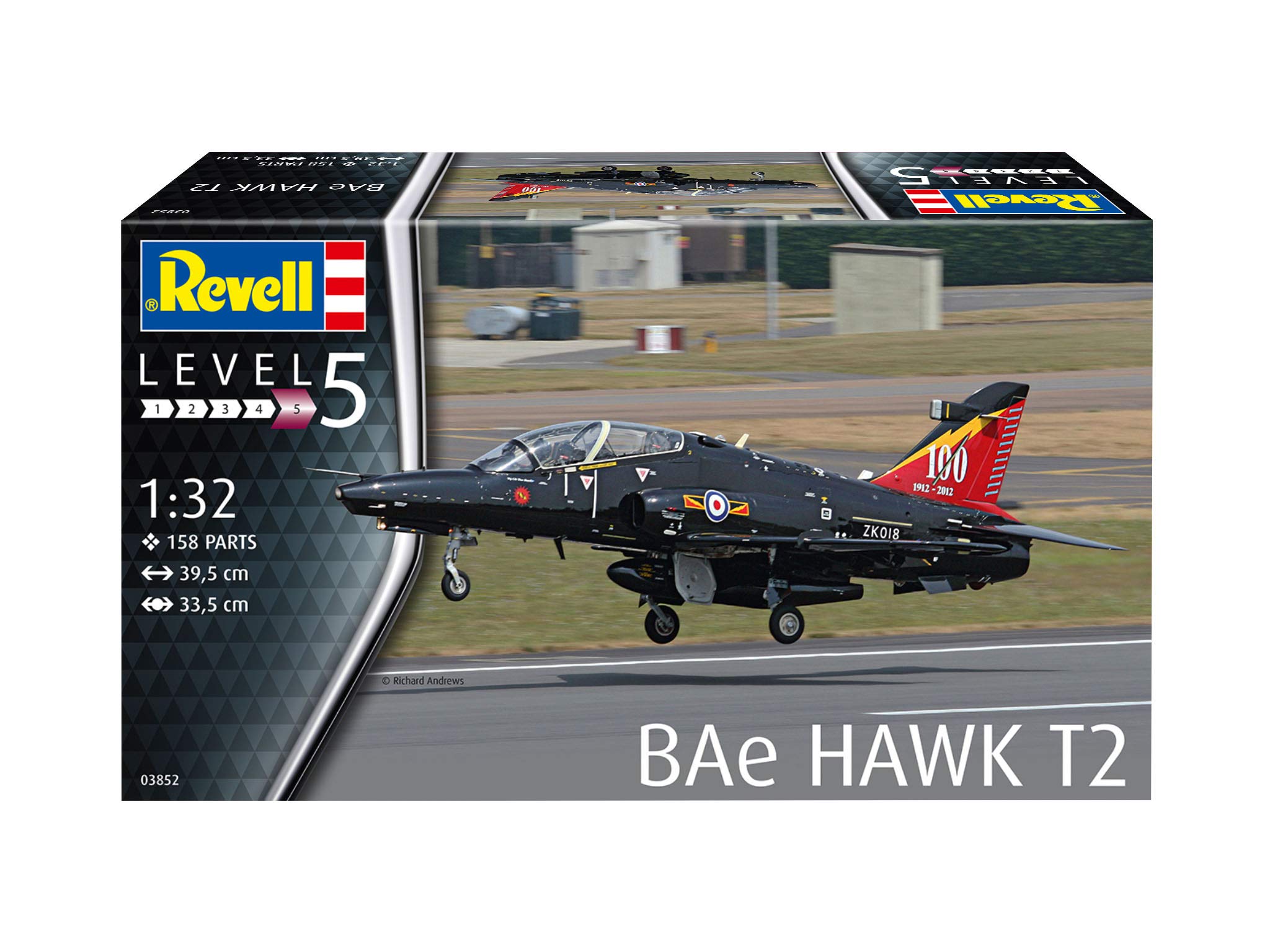 Amazon | ドイツレベル 1/32 イギリス空軍 BAe ホーク T2 プラモデル