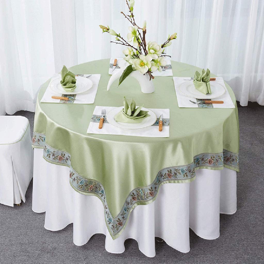 Nappe ronde de Noël élégante pour repas chaleureux de 4 à 6 convives