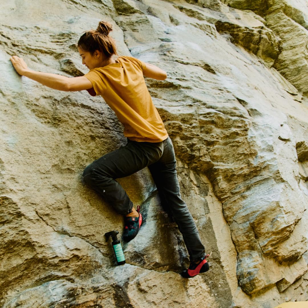 Biologisches Schuhdeo & Schuhspray gegen Käsefüße/Schweißfüße 250 ml Konzentrat – biologischer Geruchsentferner gegen stinkende Schuhe – für Kletterschuhe, Boulderschuhe und mehr | Rock Fresh | Biologisch & probiotisch – Schuhreinigung und Schuhdeo in ein