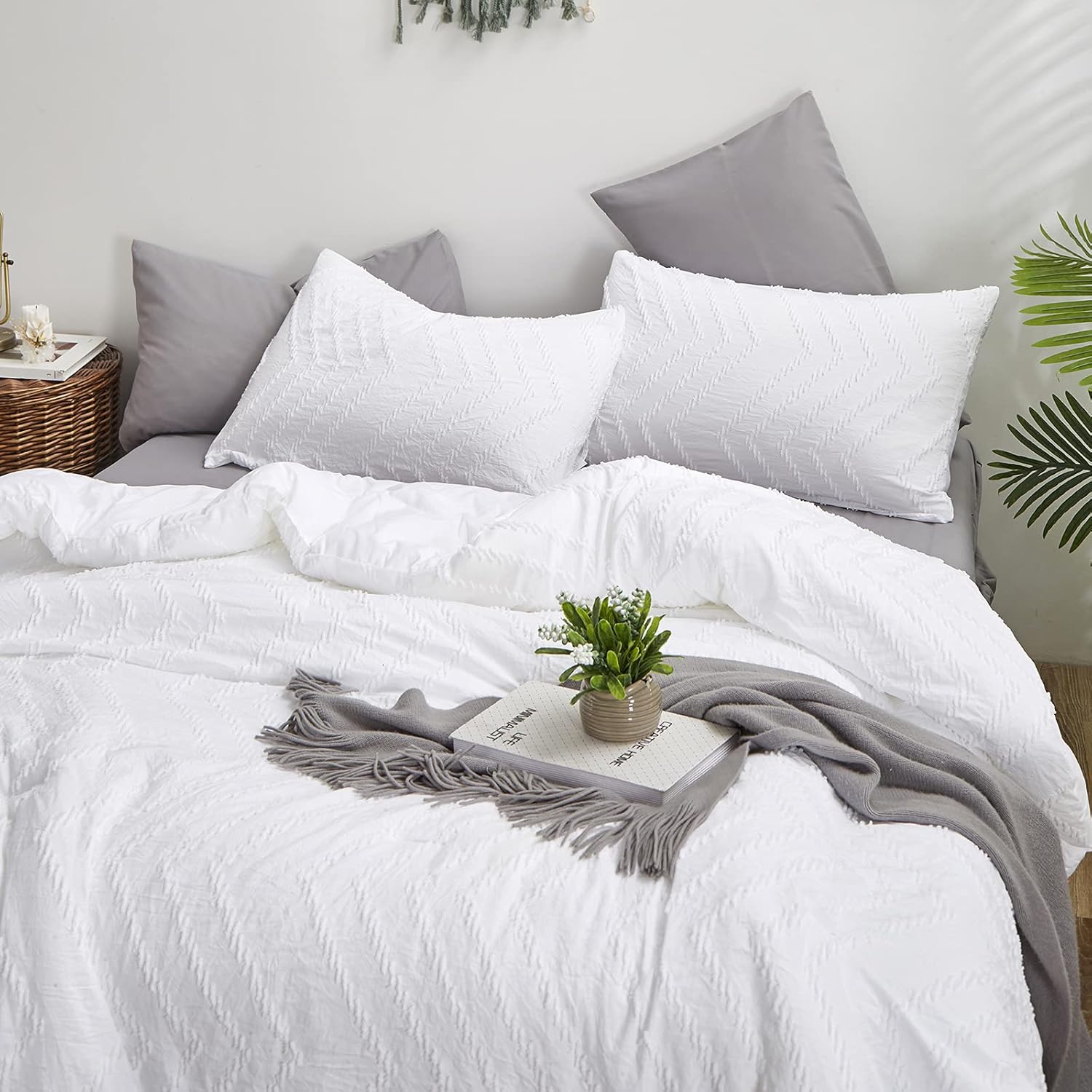 Houseri King Size Comforter Set - Solid White Tufted Bedding - Boho Jacquard Pattern - All White Shabby Chic - Plain Farmhouse Style - King Size Comforter, Quilt, Blankets