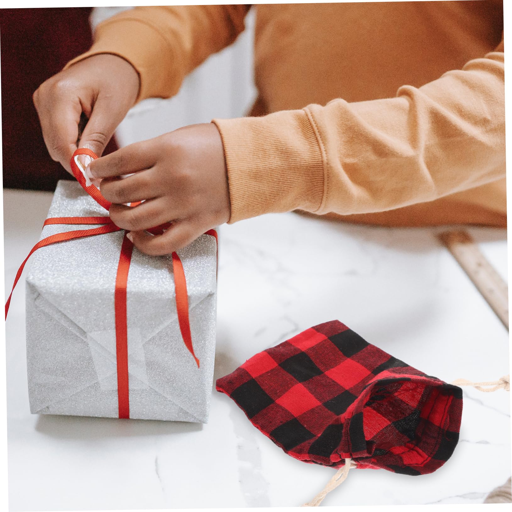 DEARMAMY 3 Set Sacchetti Natalizi in Lino con Coulisse Borse per Dolci e Caramelle Riutilizzabili Design Verde e Nero con Adesivi Cuore Festa e Regali Natale