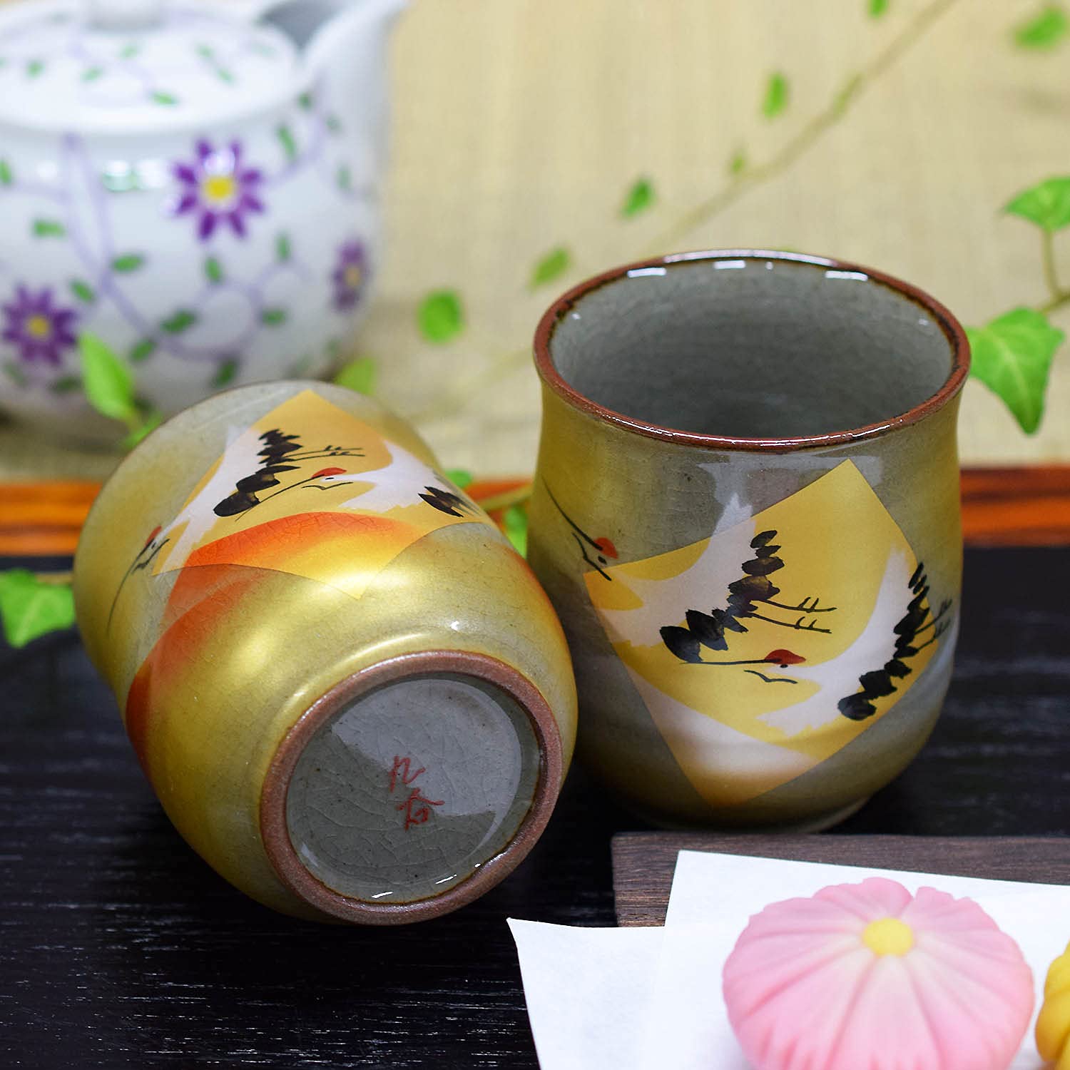 Amazon | 九谷焼 ペア 湯呑み 金箔鶴 夫婦湯呑み 還暦祝い プレゼント 