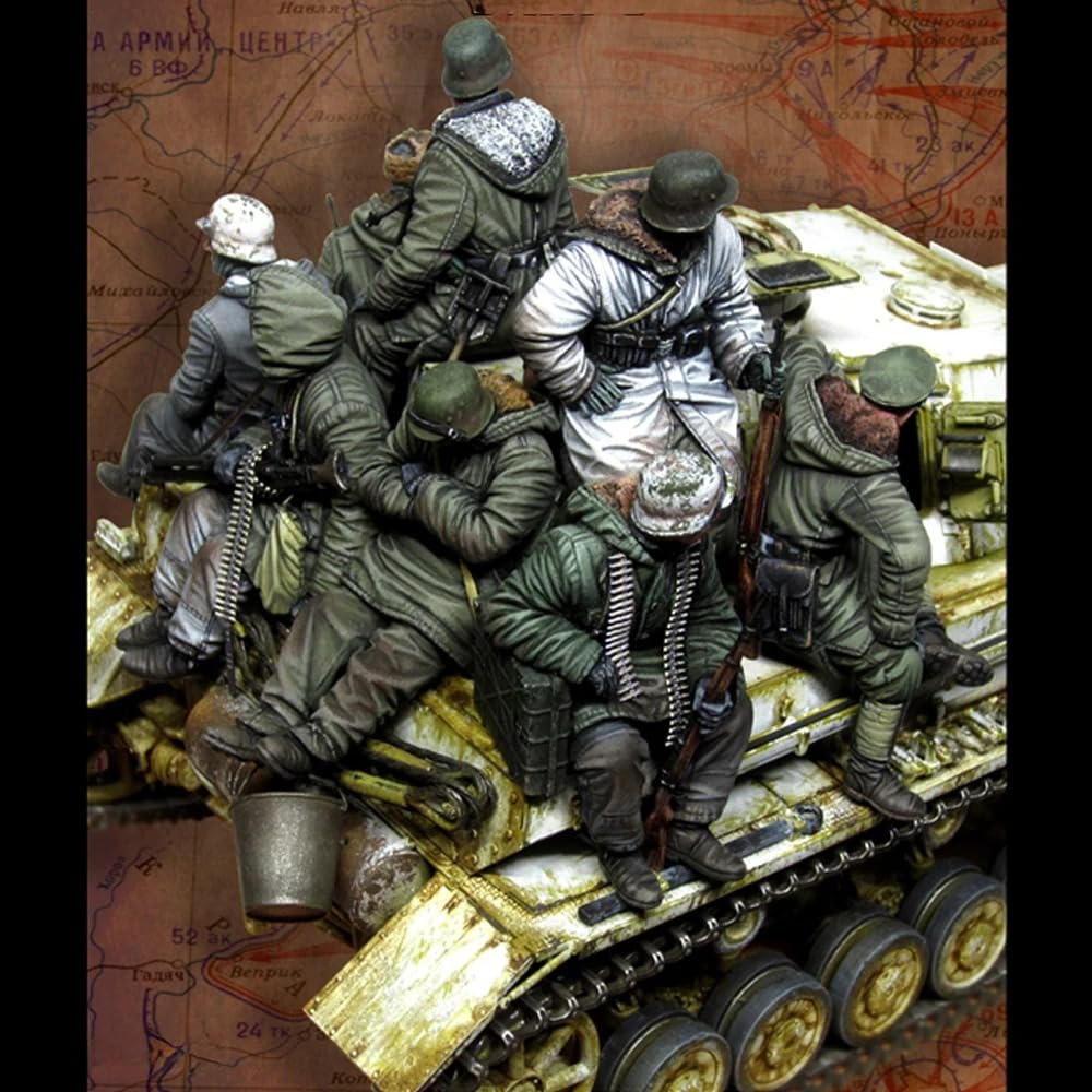 1/35 Tank Crew Soldiers Resin Figure Set, 8 Figures, Unassembled and Unpainted Model Kit