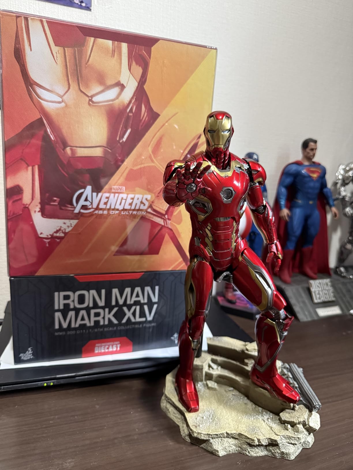 Movie Masterpiece DIECAST Avengers / AGE OF ULTRON Iron Man Mark 45