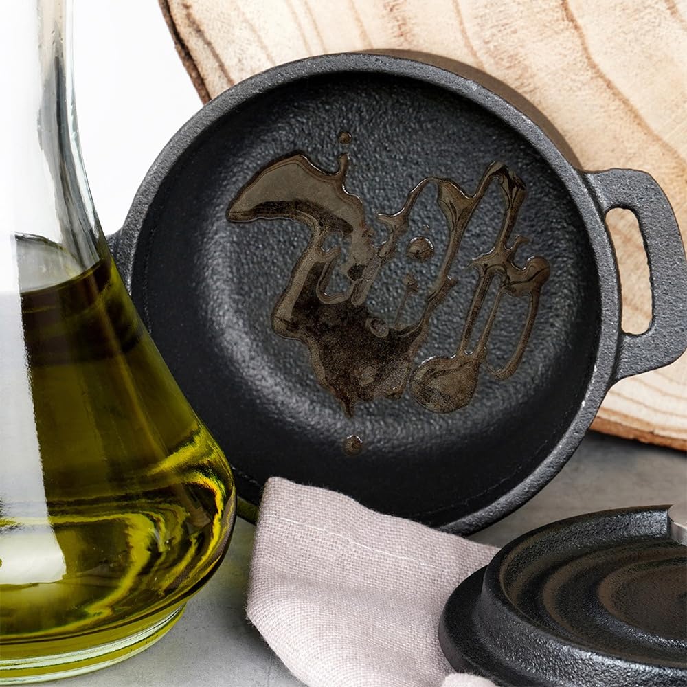 Vilde Lot de 2 mini cocottes en fonte avec couvercle de 10 cm – Mini casserole en fonte de 250 ml – Marmite de service et mini cocotte pour four, cuisinière et barbecue – Petit plat à gratin pour