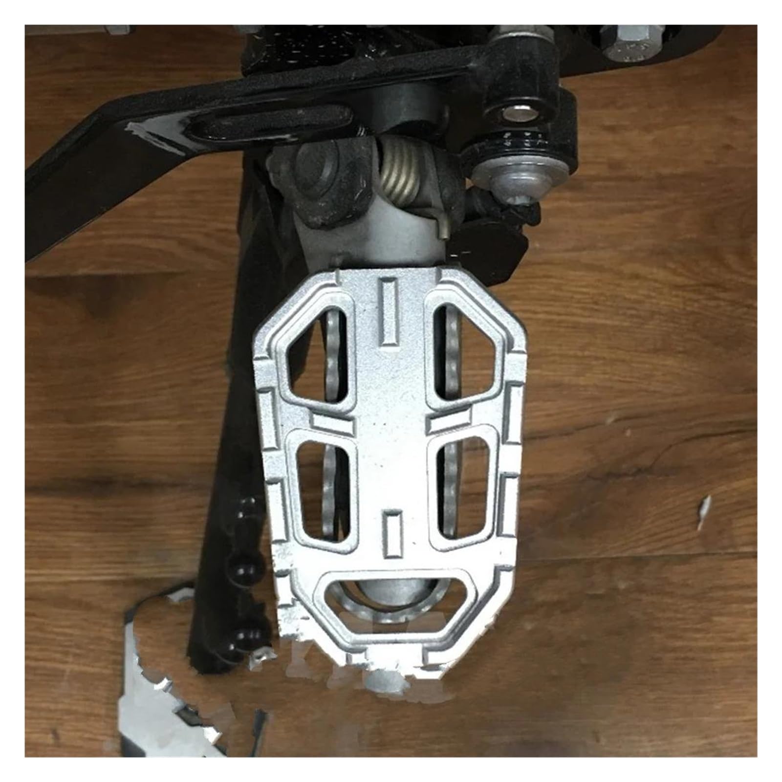 Pedane Pieghevoli Larghe In Alluminio Per BMW G310GS, F750GS, F850GS, R1200GS – Colore Argento, Facili Da Installare