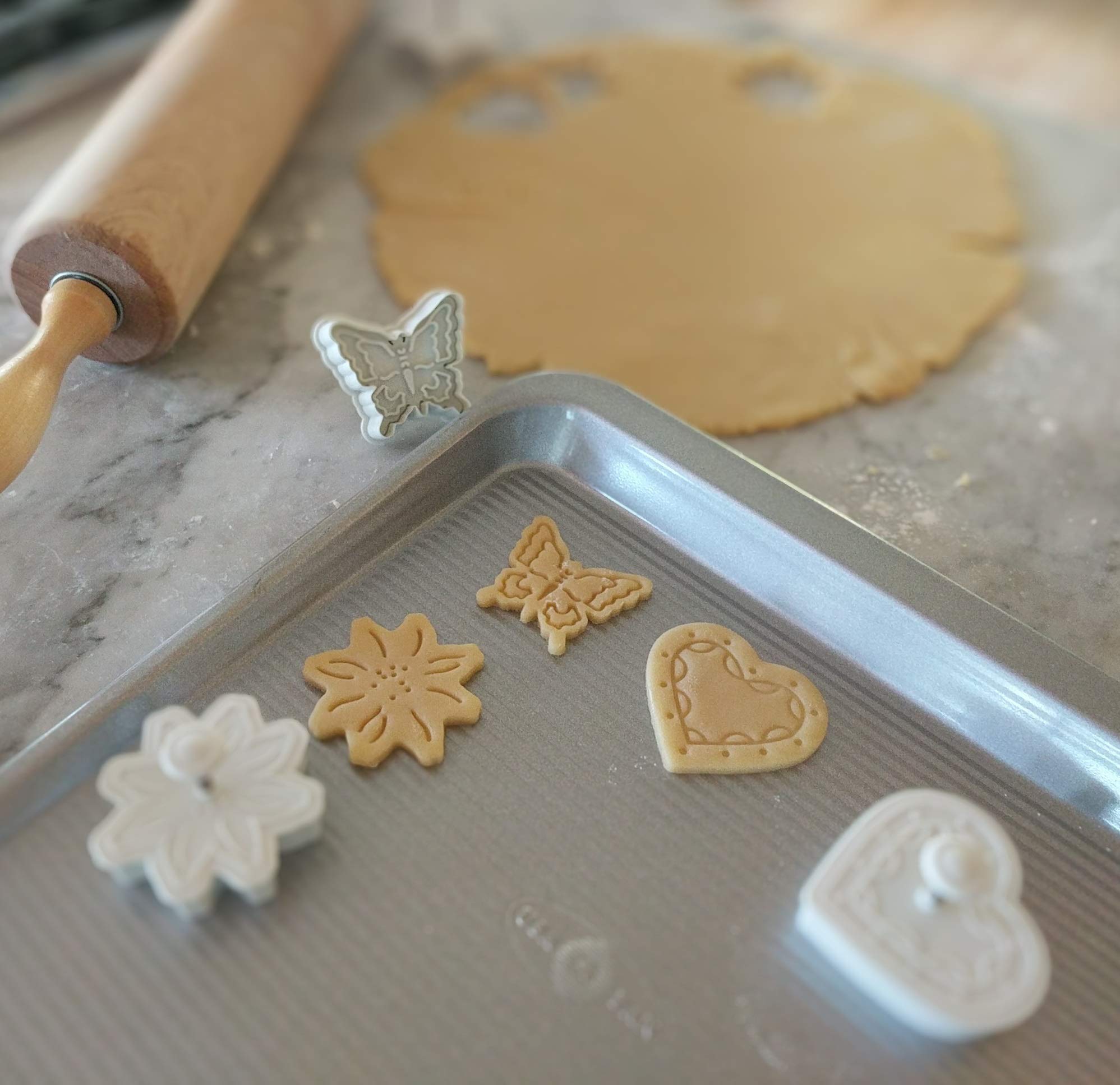 Ateco Fondant- und Teig-Prägevorrichtung, 5,1 cm, Blumen-Ausstecher, weiß