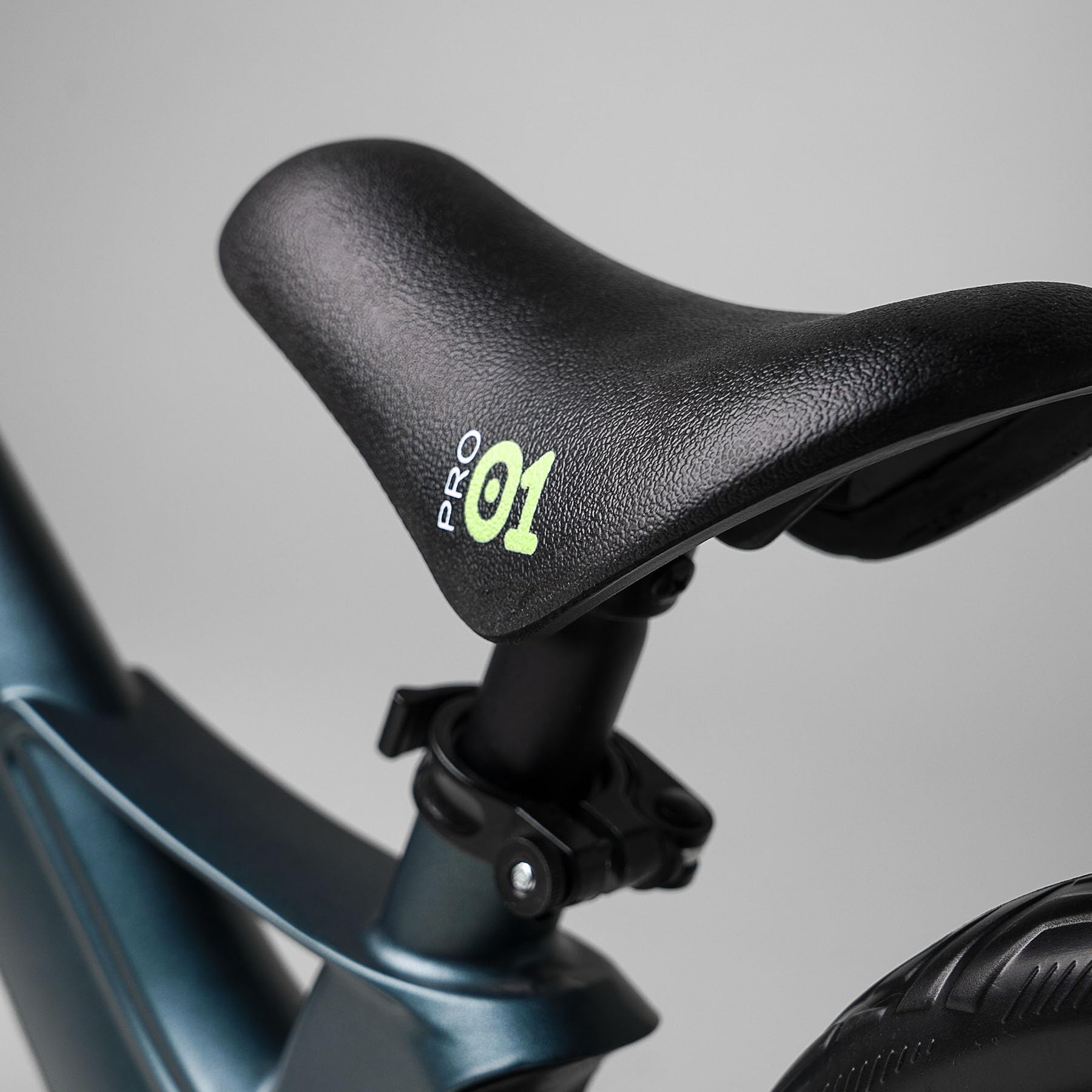 Cariboo Magnesium Pro Draisienne Enfant pour 2 Ans Cadre en Magnésium Roues 12 Pouces Jusqu'à 30 kg Selle Réglable Poids Très Léger