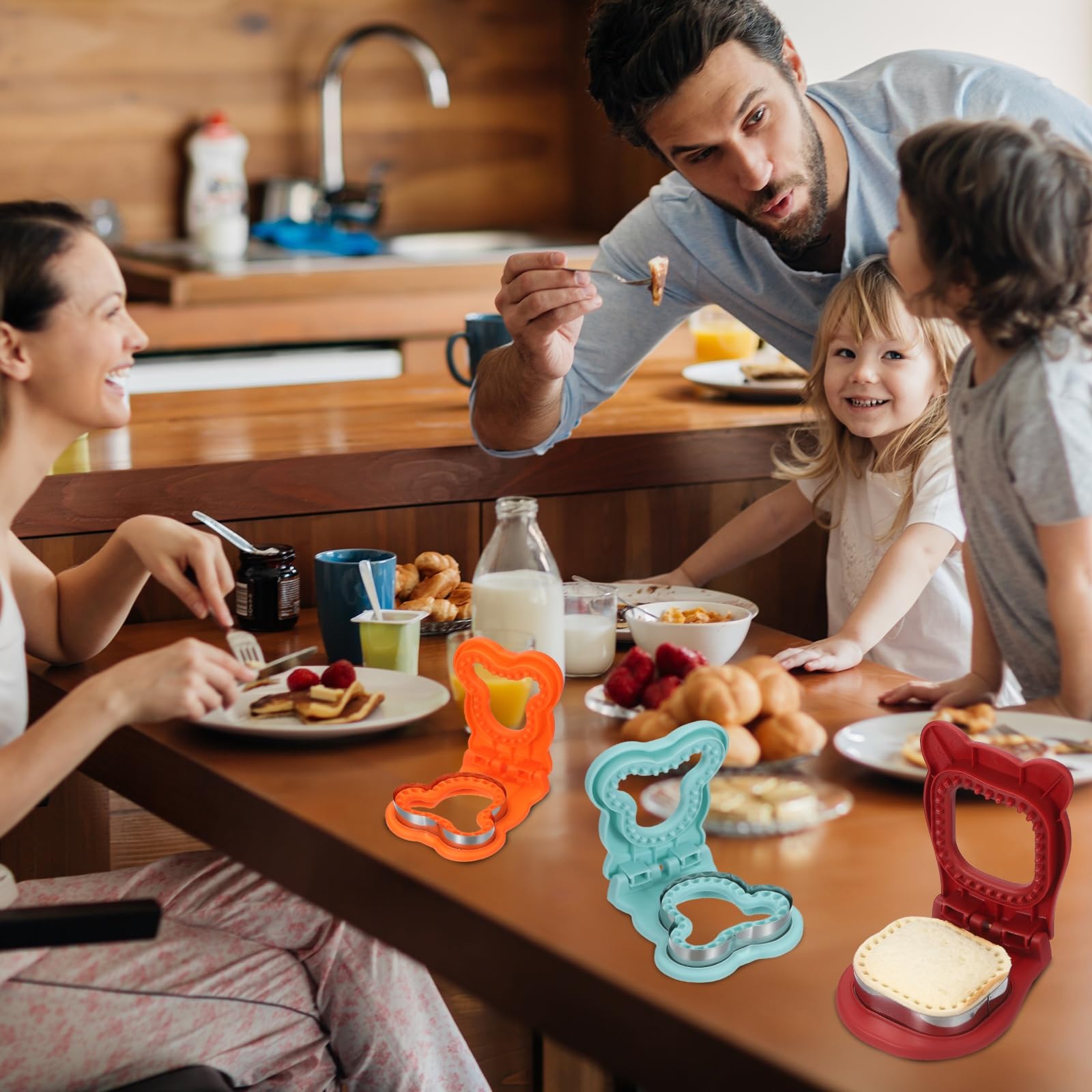 uxcell Lot de 2 emporte-pièces sans croûte, en forme de fleur/cœur - Incrustables - Pour pain, biscuits - Pour le petit déjeuner, le déjeuner et le thé de l'après-midi (rose rouge/vert)