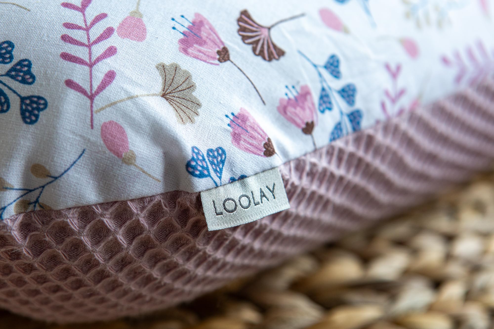 LOOLAY schwangerschaftskissen 170cm – Stillkissen und Lagerungskissen für Schwangere – 100% Öko-Tex Baumwolle – Ergonomisches Körperkissen mit Waschbarem Bezug (Rosa Waffel/Rosa Wiese)