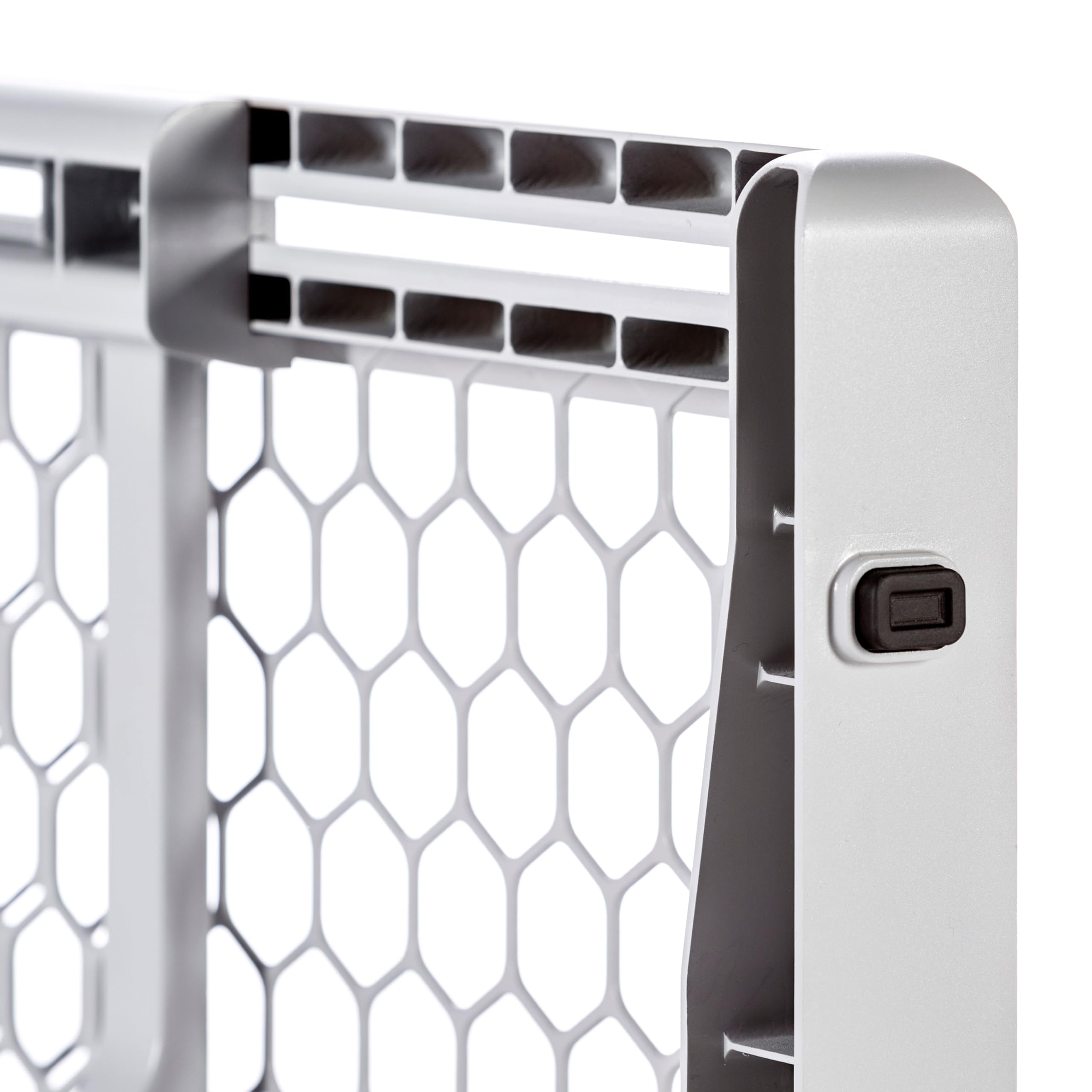 Regalo fácil ajuste ajustable bebé puerta de seguridad, 26 – 42 pulgadas de ancho | Montado a presión y ajustable, para bebés, niños pequeños y mascotas, plástico, gris, probado y de confianza durante 30 años
