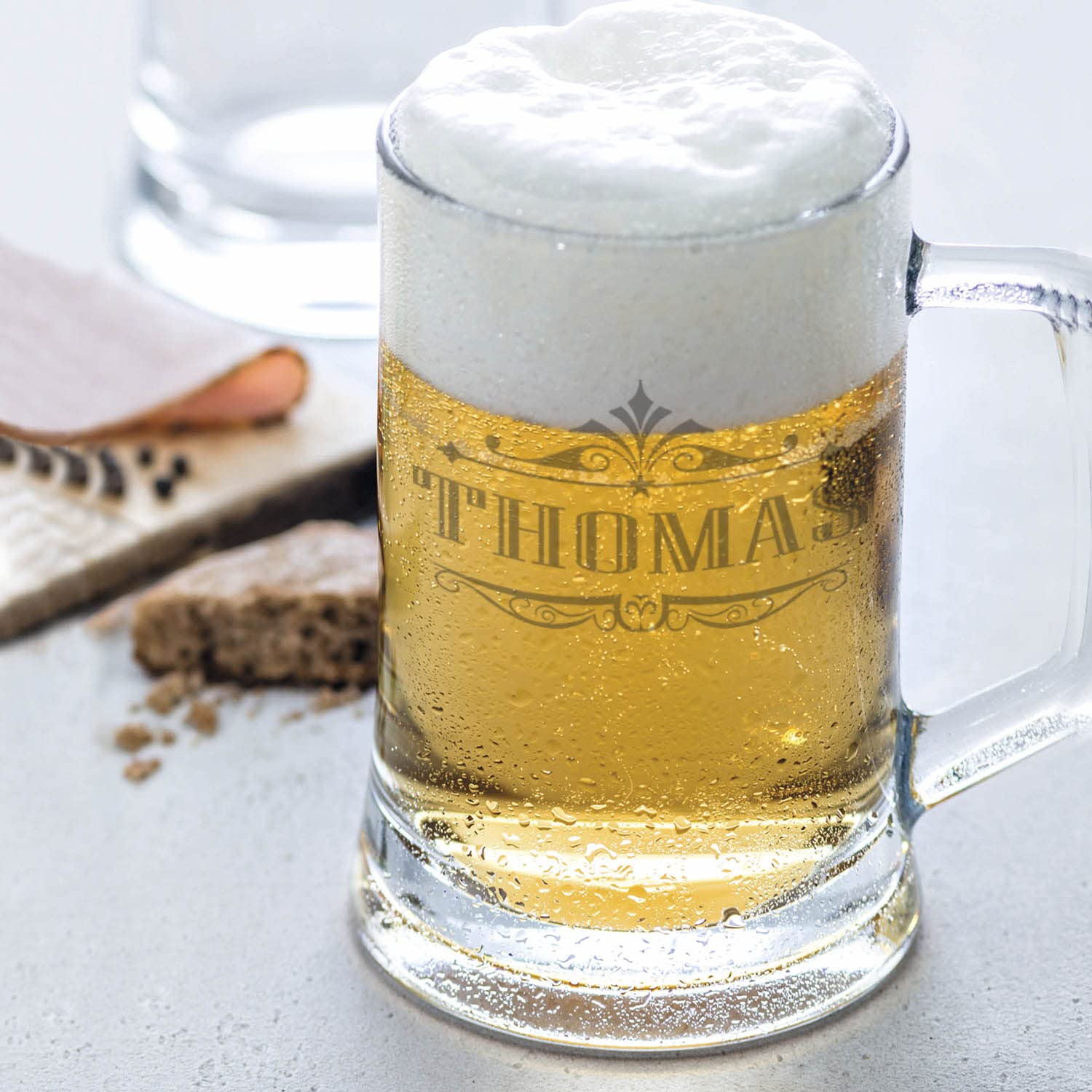 GRAVURZEILE Bierkrug mit Gravur - Wunschname - Personalisiert mit Namen - Geschenk für Männer - Geschenke für Papa zum Vatertag Geburtstag oder zu Weihnachten - Größe: 0,5 L