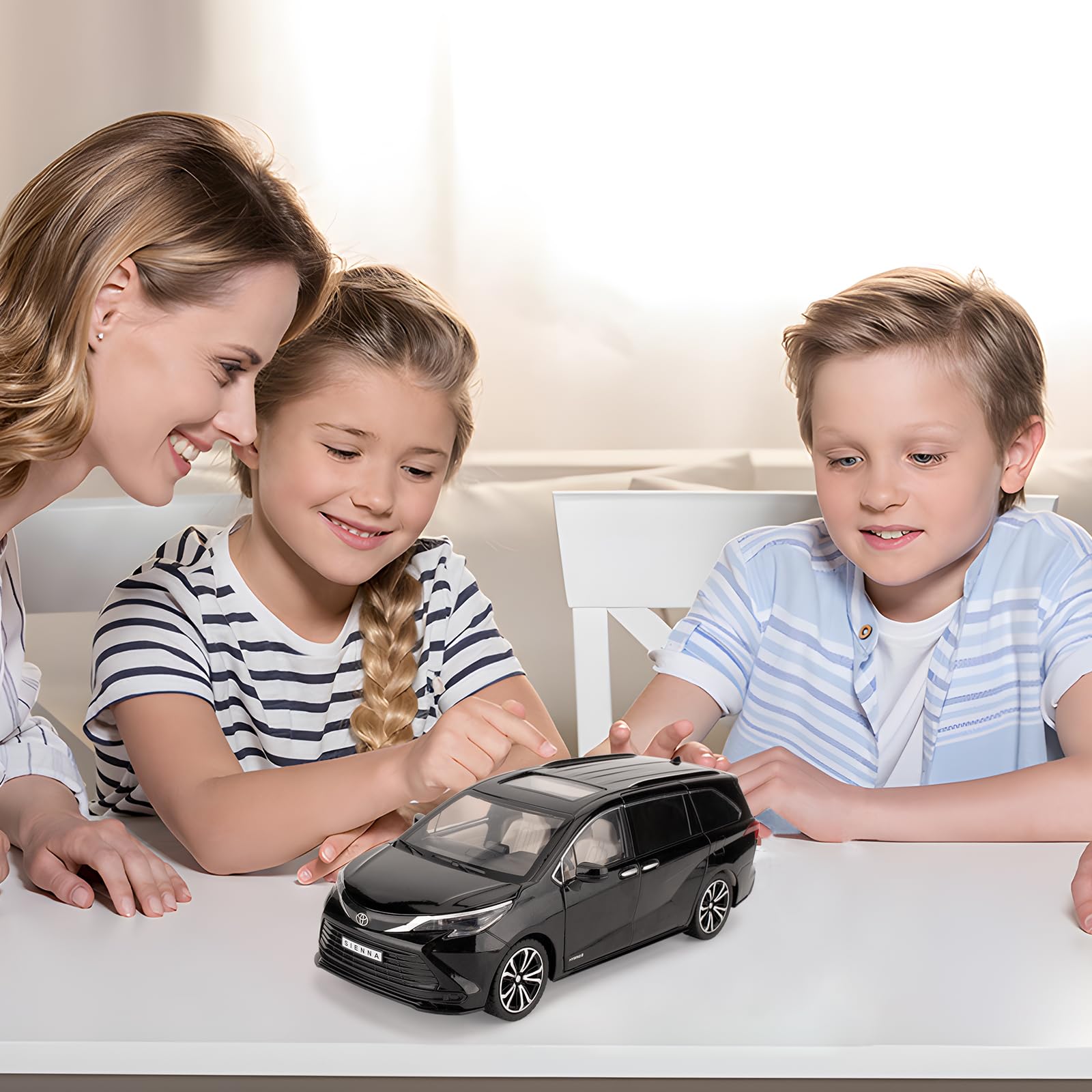 Amazon.com: BDTCTK 1:24 Compatible for Sienna MPV Car Model, Pull