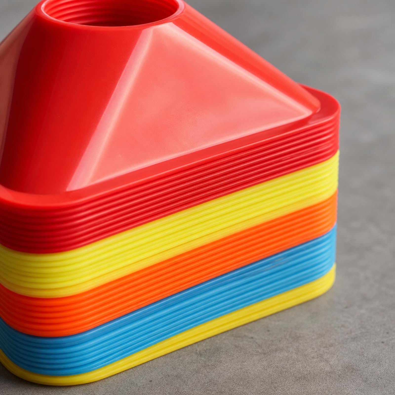Segnalatore Sportivo Cono da Allenamento da Agilità Disco Segnaletico Triangolare in Polietilene Anticaduta con Centro Vuoto Impilabile con Base E