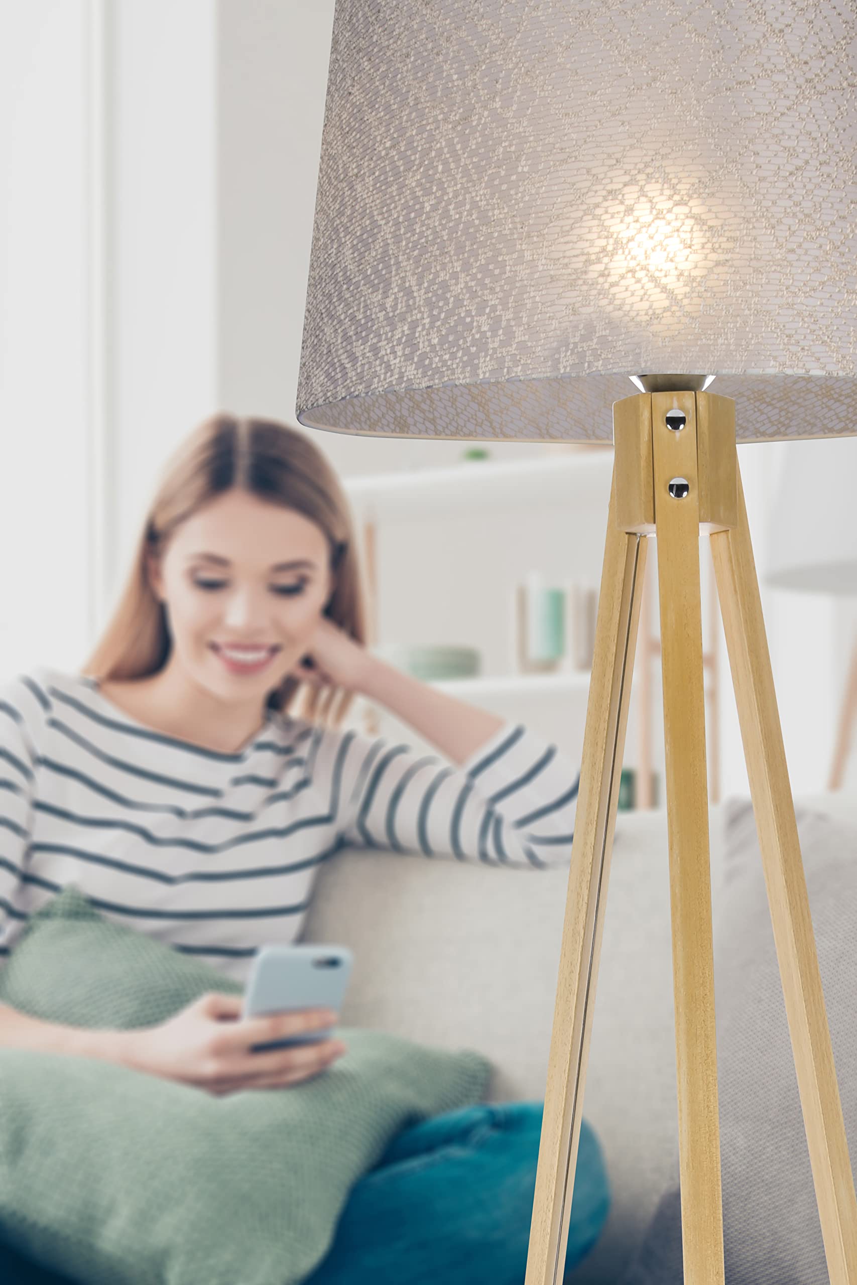 Alecto SMART-BULB10 TRIPLE smarte WLAN Glühbirne - E27 Fassung - LED Lampe - Maximal 806 Lumen - 16 Millionen Farben - Smart Life App - Alexa und Google Home - 3 Stück - Weiß