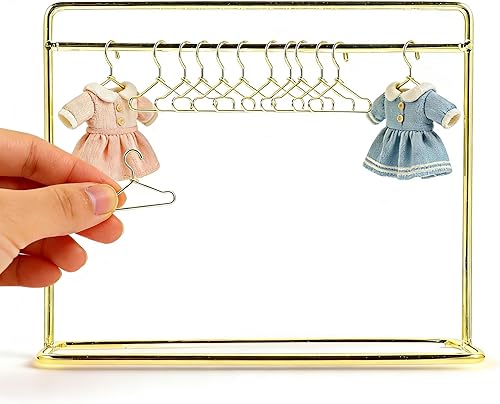 NUOBESTY Perchero en miniatura de hierro dorado para muñecas con 10 mini perchas para muebles de casa de muñecas y almacenamiento de ropa de